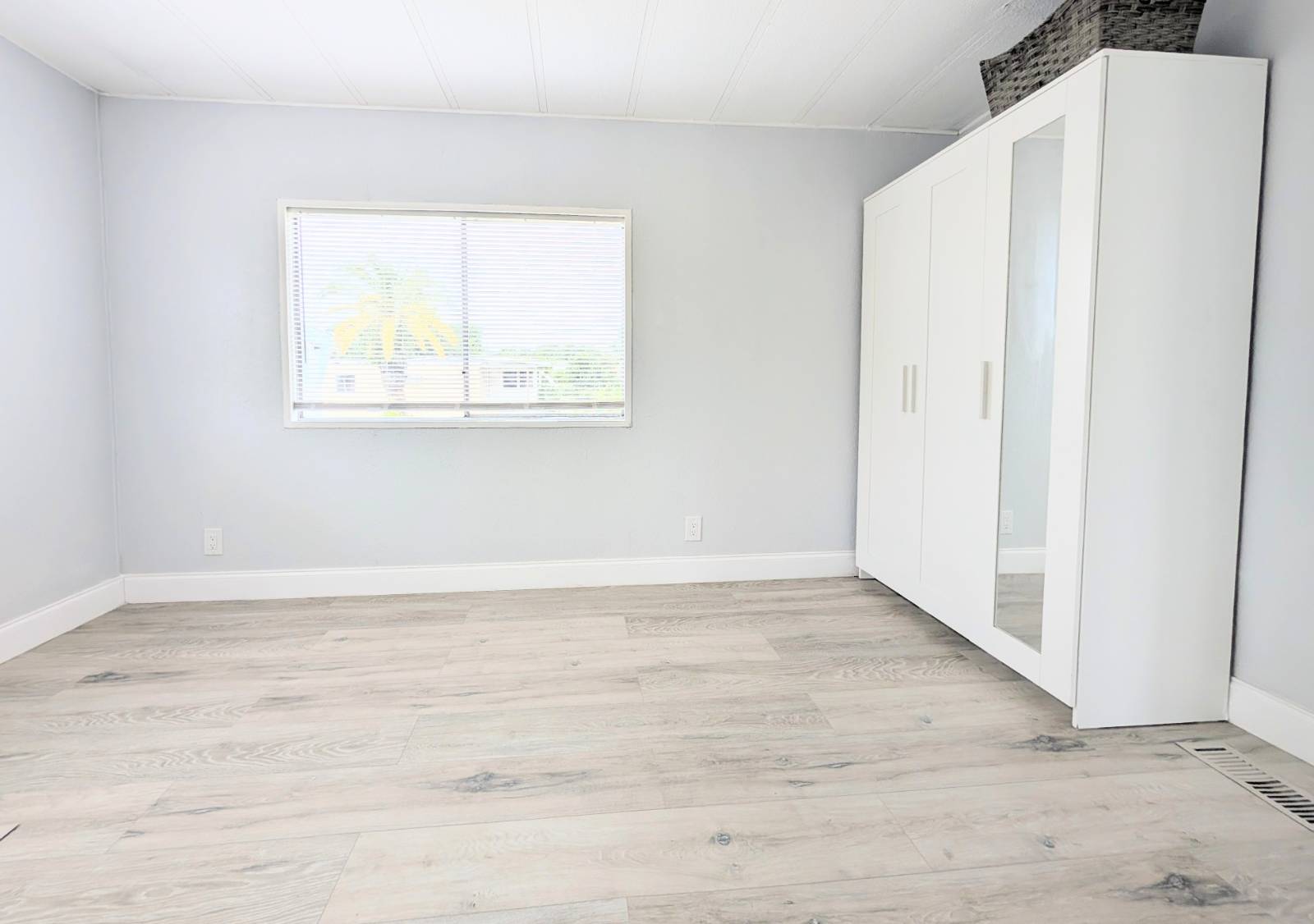 3565 58th Avenue N, Lot 140, St Petersburg, Florida 33714, 2 Bedrooms Bedrooms, ,2 BathroomsBathrooms,55-Plus Mobile Home,For Sale,58th Avenue N, Lot 140,4084