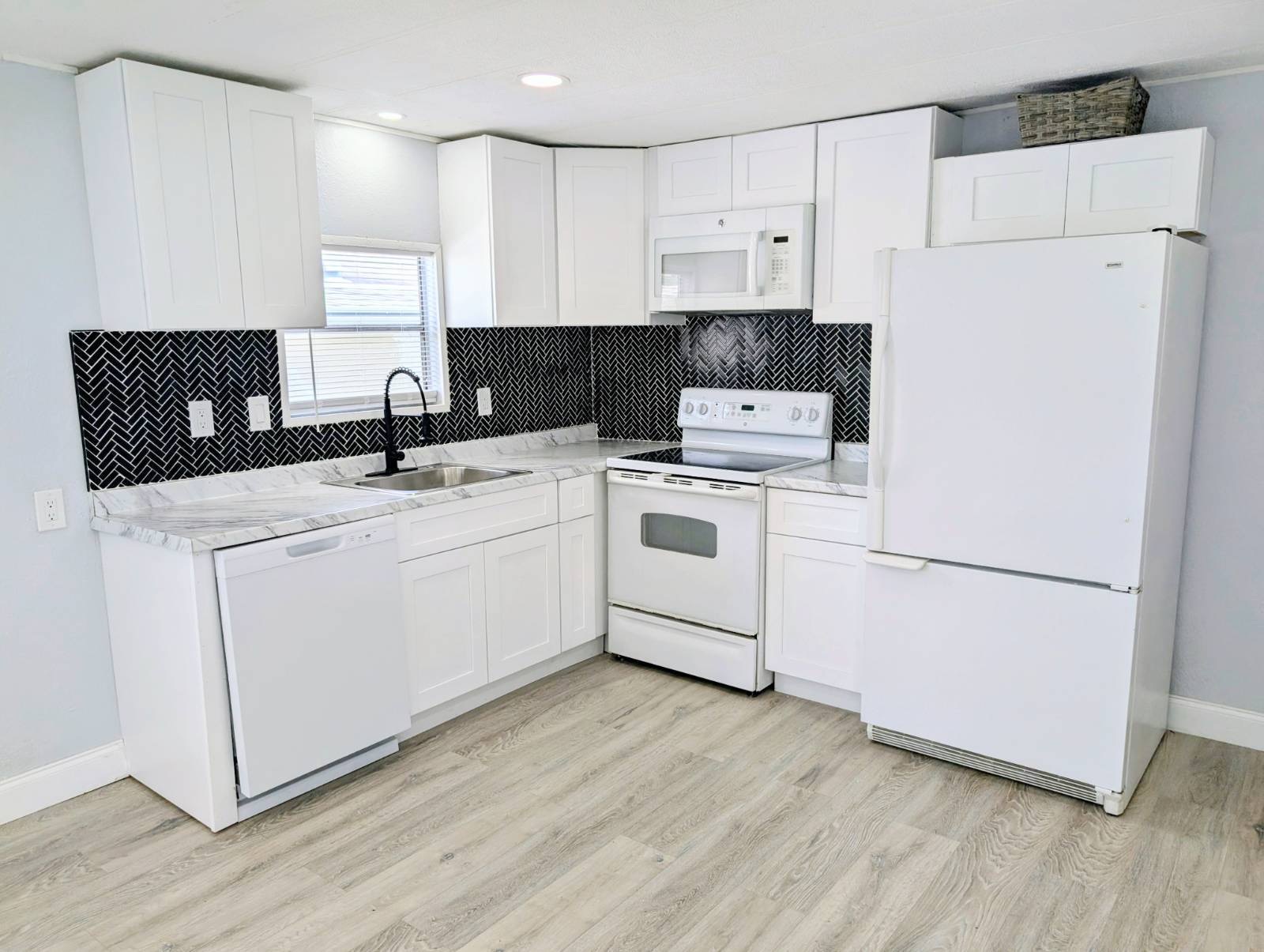 3565 58th Avenue N, Lot 140, St Petersburg, Florida 33714, 2 Bedrooms Bedrooms, ,2 BathroomsBathrooms,55-Plus Mobile Home,For Sale,58th Avenue N, Lot 140,4084