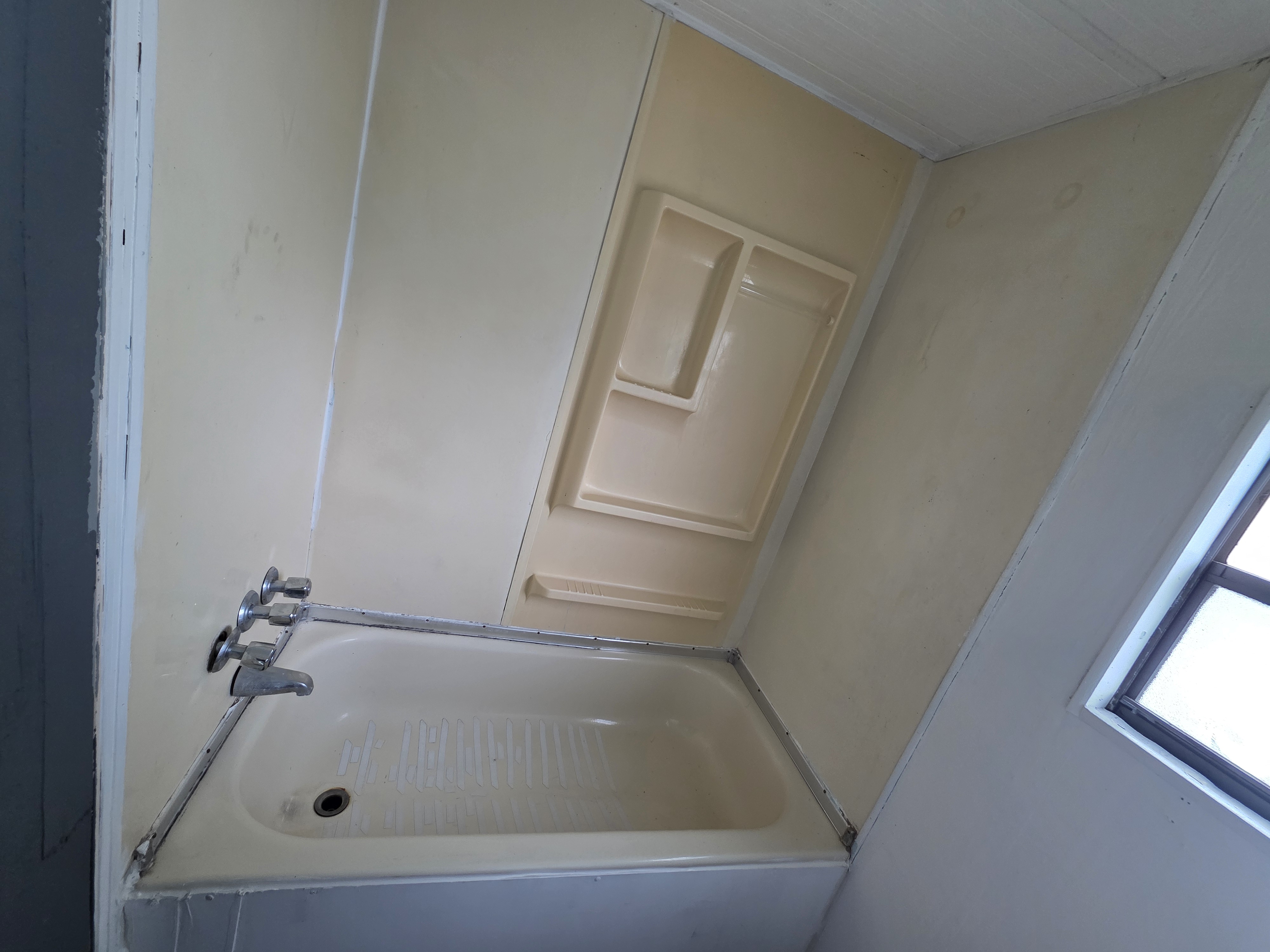 1234 Reynolds Road, Lot 108, Lakeland, Florida 33801, 3 Bedrooms Bedrooms, ,2 BathroomsBathrooms,All - Age Mobile Home,For Sale,Reynolds Road, Lot 108,4085