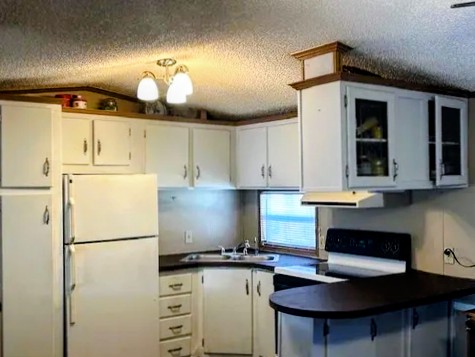 6231 Coach House Circle, Ruskin, Florida 33570, 2 Bedrooms Bedrooms, ,1 BathroomBathrooms,55-Plus Mobile Home,For Sale,Coach House Circle,4088