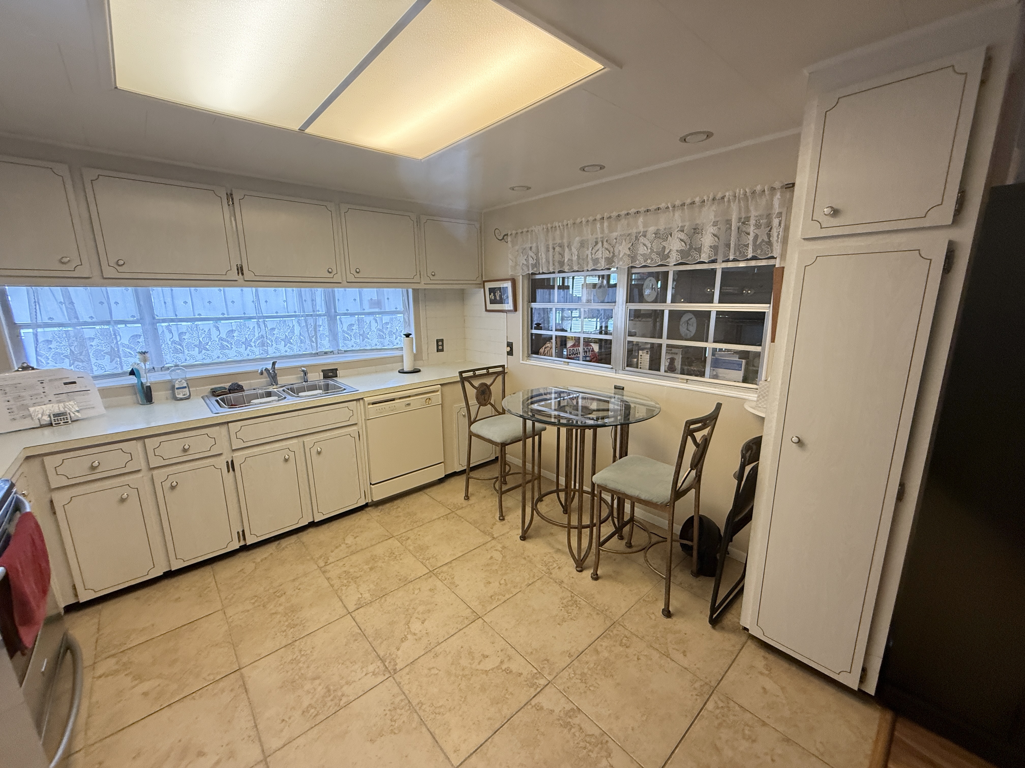 464 Golden Gate Drive, Largo, Florida 33770, 2 Bedrooms Bedrooms, ,2 BathroomsBathrooms,55-Plus Mobile Home,For Sale,Golden Gate Drive,4090