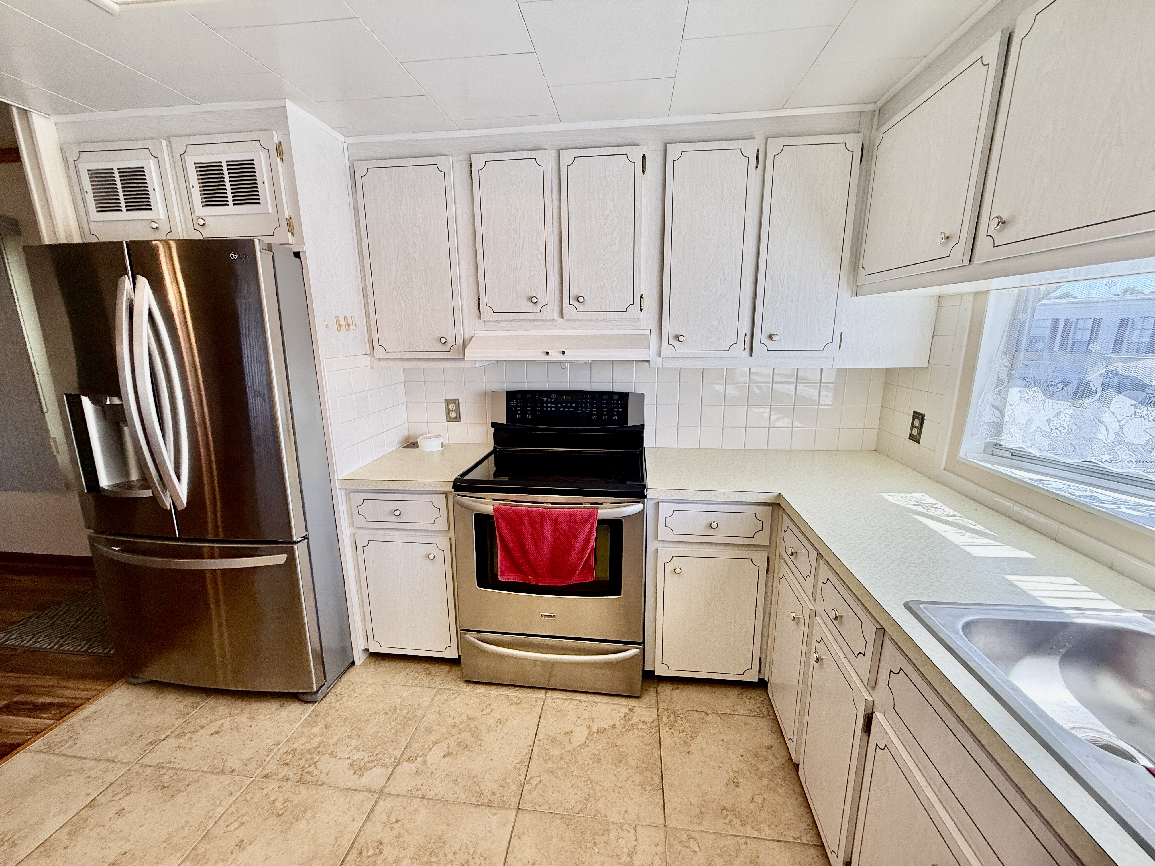 464 Golden Gate Drive, Largo, Florida 33770, 2 Bedrooms Bedrooms, ,2 BathroomsBathrooms,55-Plus Mobile Home,For Sale,Golden Gate Drive,4090