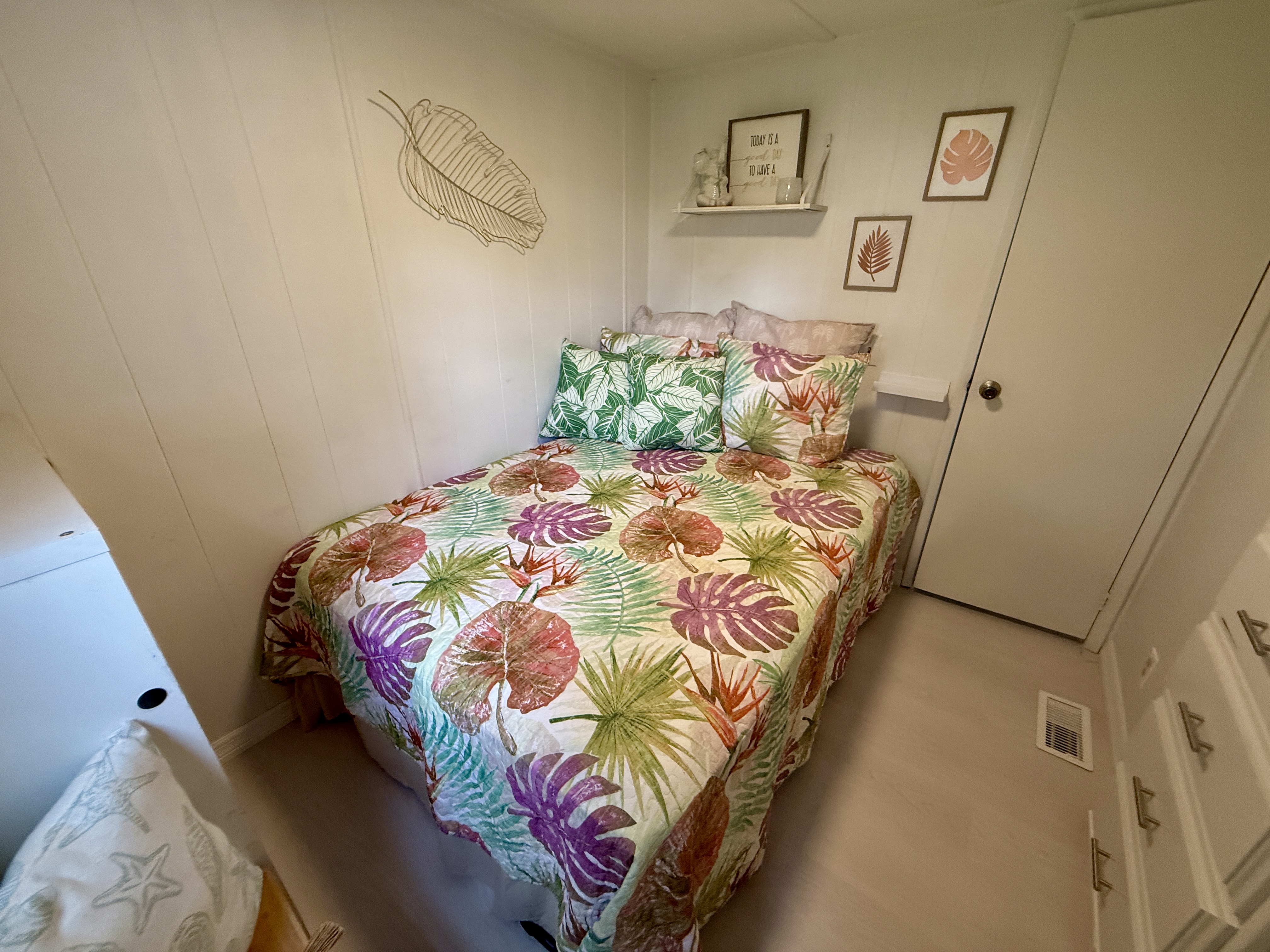 96 Fred Avenue, Dunedin, Florida 34698, 3 Bedrooms Bedrooms, ,1 BathroomBathrooms,55-Plus Mobile Home,For Sale,Fred Avenue,4093