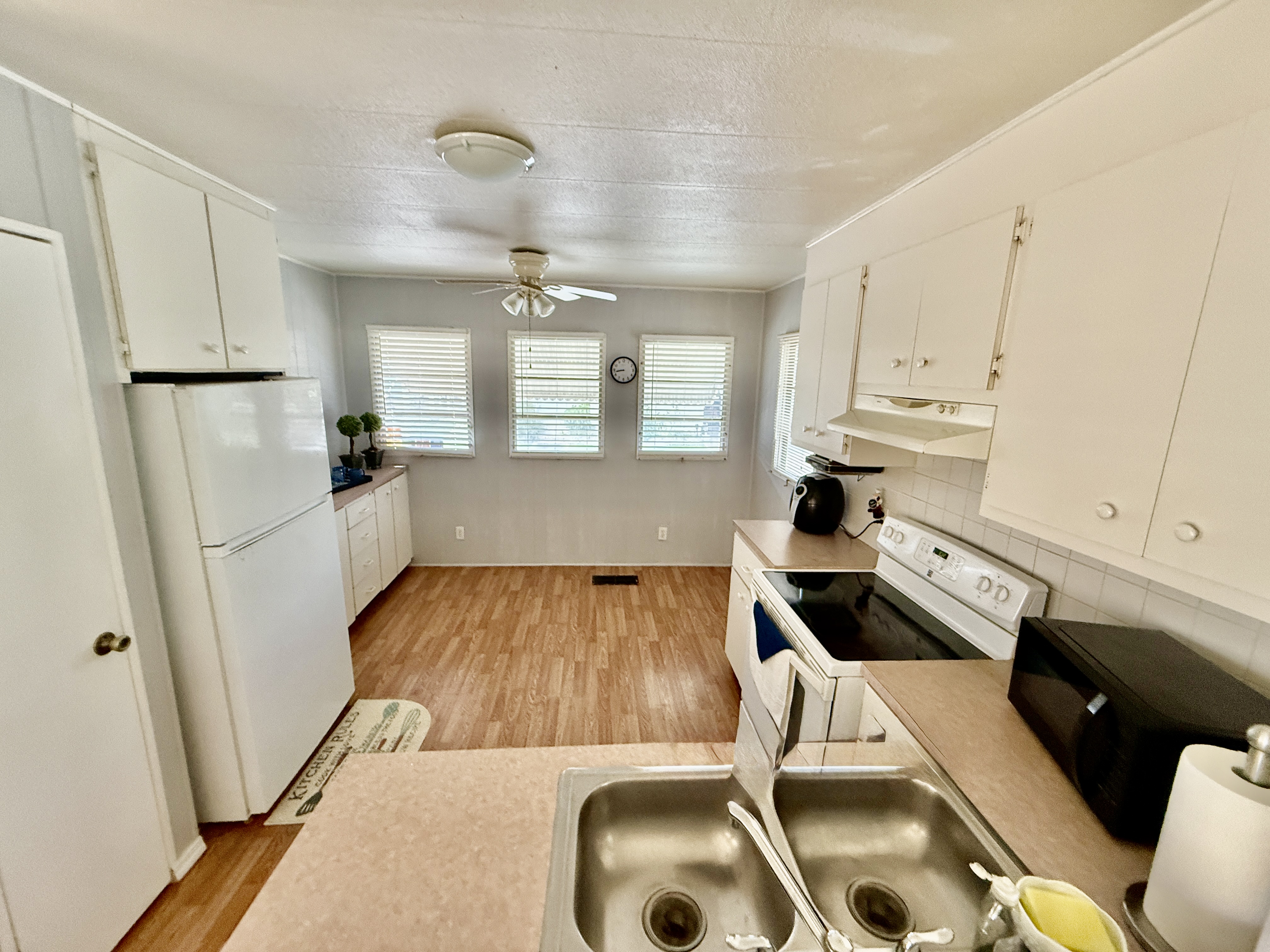 47 Beachwood Lane, Largo, Florida 33771, 2 Bedrooms Bedrooms, ,1 BathroomBathrooms,55-Plus Mobile Home,For Sale,Beachwood Lane,4108