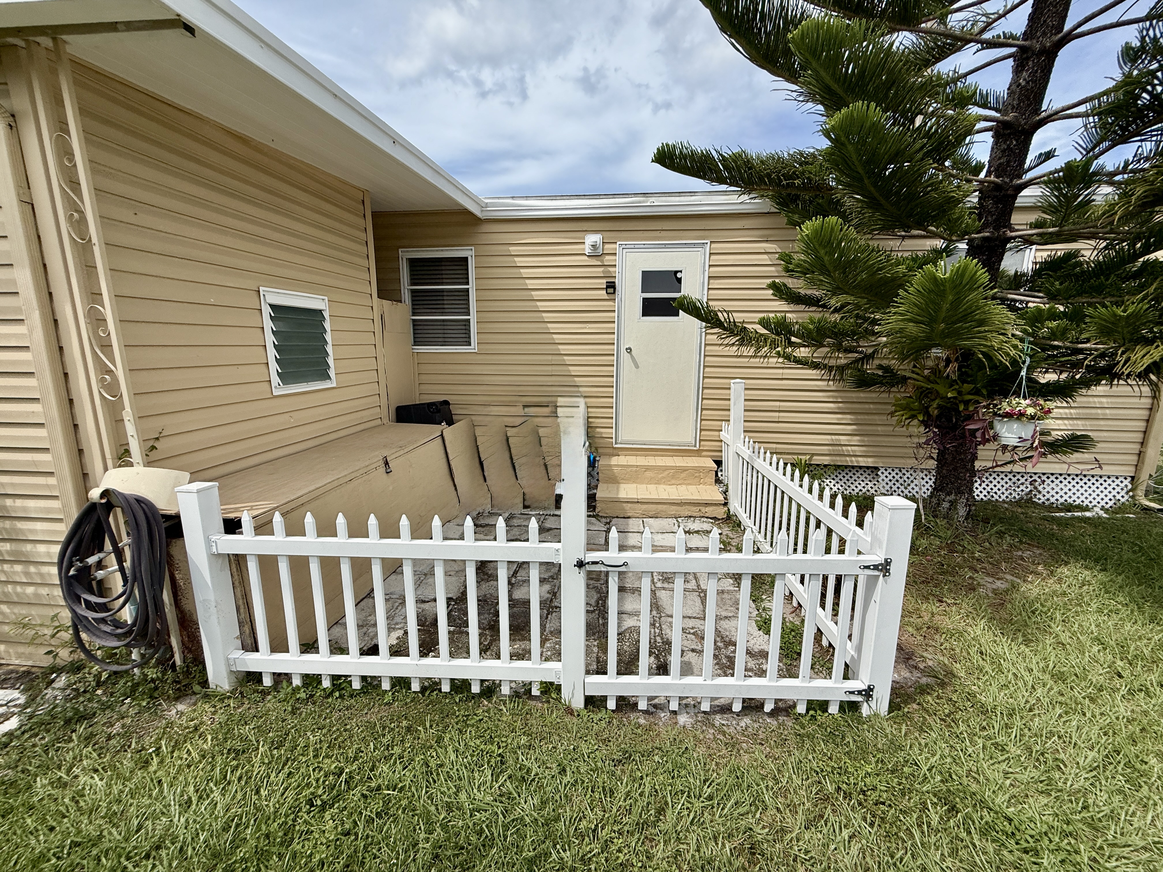 47 Beachwood Lane, Largo, Florida 33771, 2 Bedrooms Bedrooms, ,1 BathroomBathrooms,55-Plus Mobile Home,For Sale,Beachwood Lane,4108