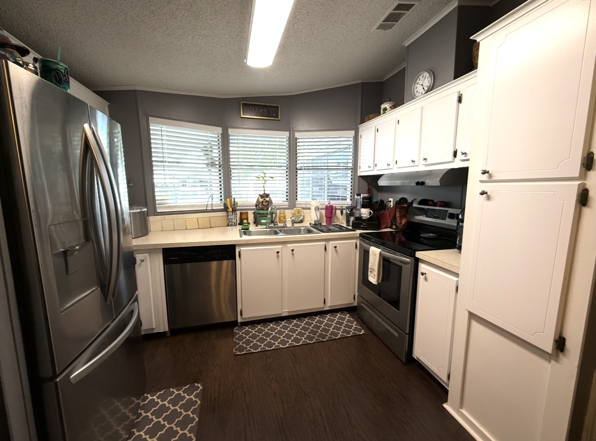 100 Hampton Road, Lot 299, Clearwater, Florida 33759, 2 Bedrooms Bedrooms, ,2 BathroomsBathrooms,55-Plus Mobile Home,For Sale,Hampton Road, Lot 299,4116