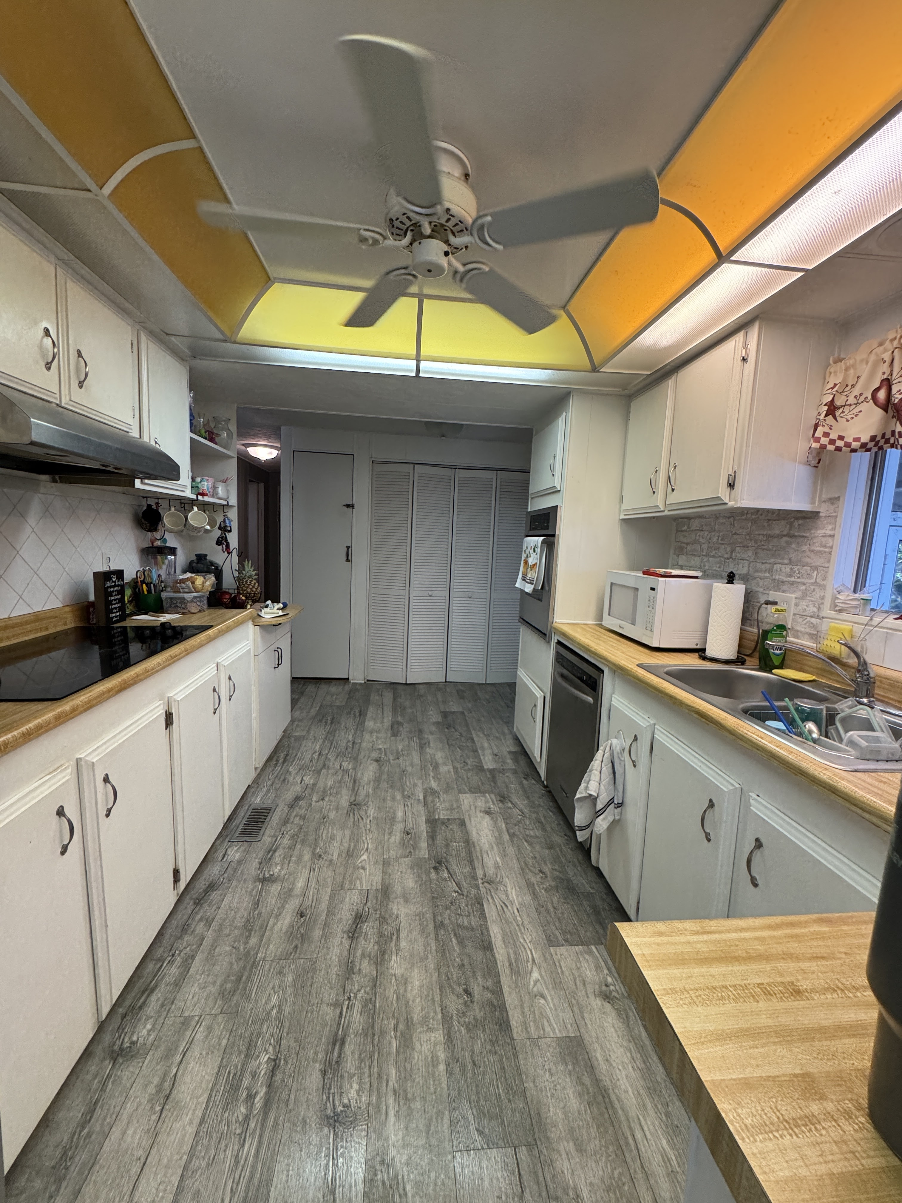 4654 Pittenger Drive, Sarasota, Florida 34234, 2 Bedrooms Bedrooms, ,2 BathroomsBathrooms,55-Plus Mobile Home,For Sale,Pittenger Drive,4117