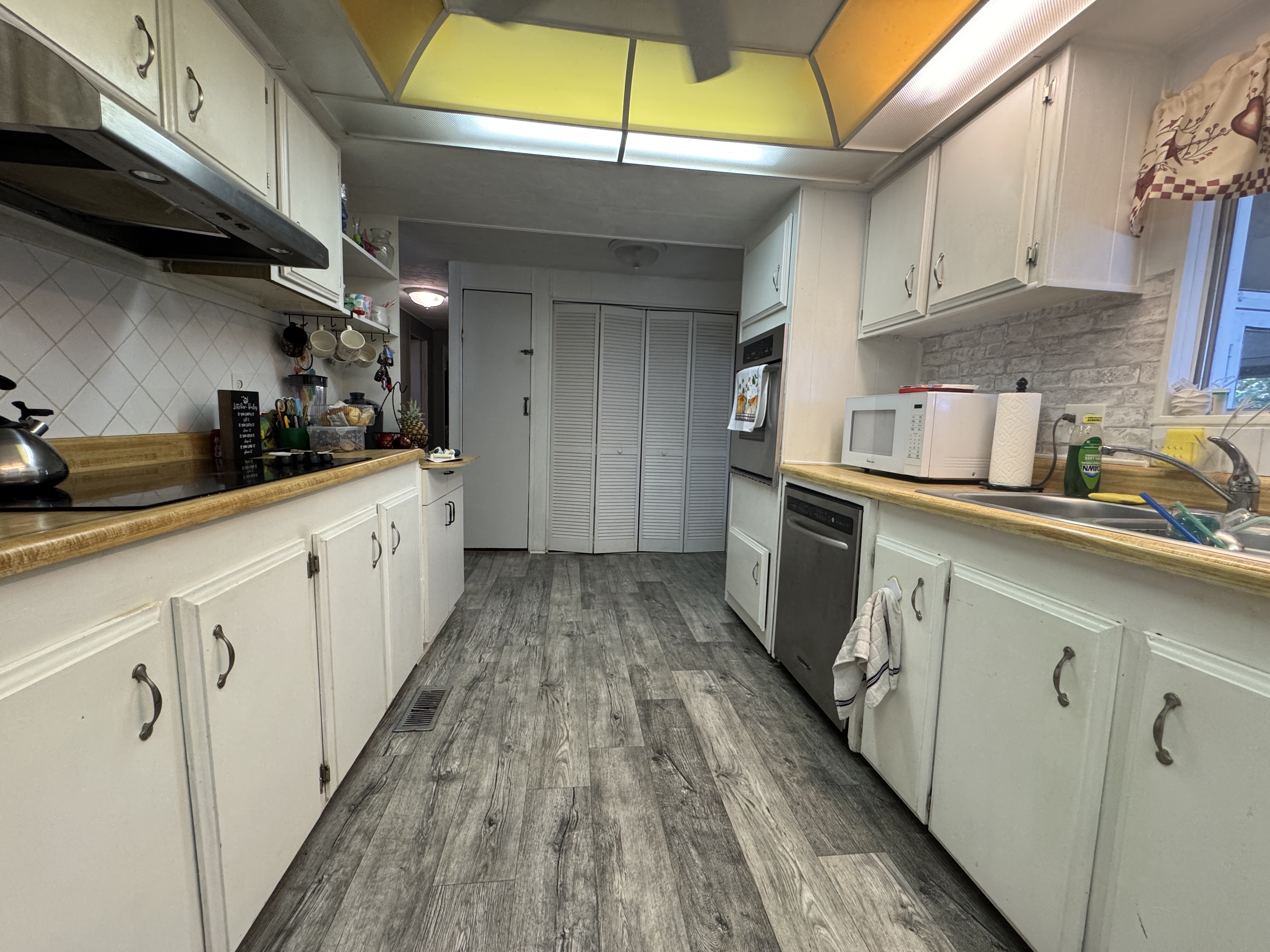 4654 Pittenger Drive, Sarasota, Florida 34234, 2 Bedrooms Bedrooms, ,2 BathroomsBathrooms,55-Plus Mobile Home,For Sale,Pittenger Drive,4117