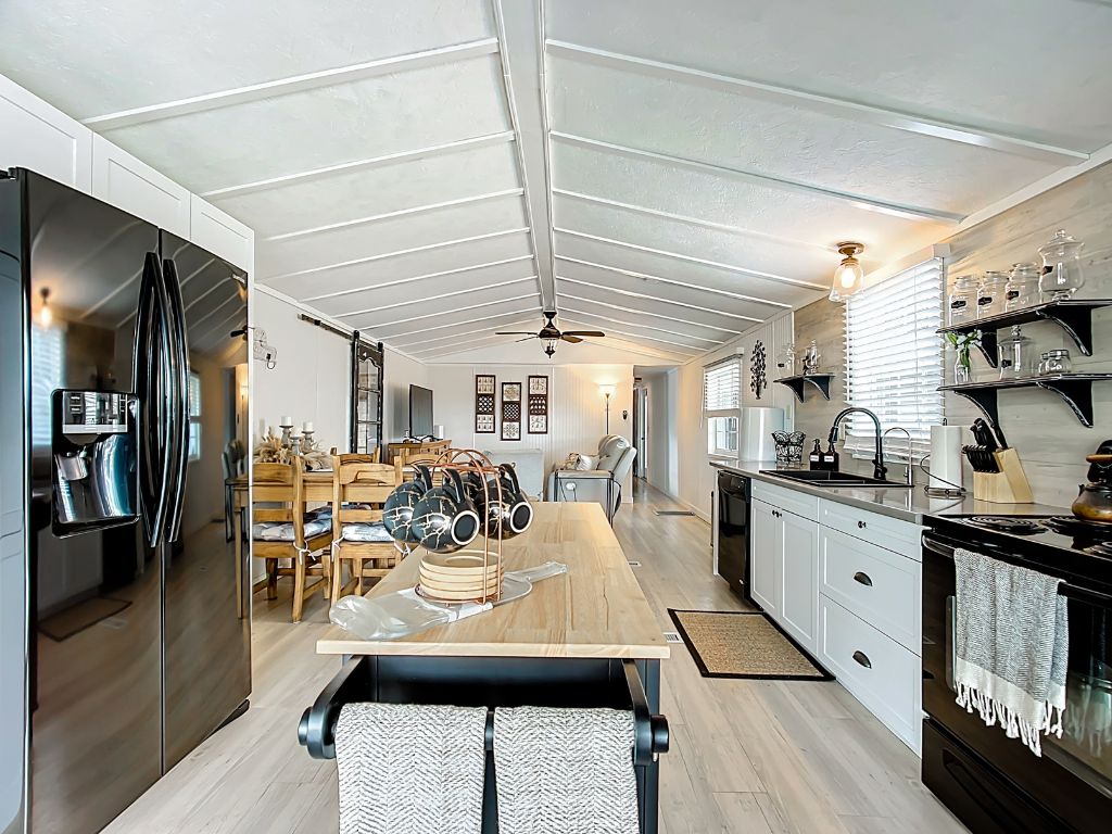 1229 Arizona Avenue, Frostproof, Florida 33843, 2 Bedrooms Bedrooms, ,2 BathroomsBathrooms,55-Plus Mobile Home,For Sale,Arizona Avenue,4124