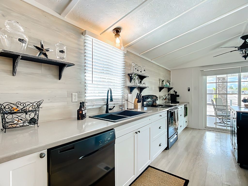 1229 Arizona Avenue, Frostproof, Florida 33843, 2 Bedrooms Bedrooms, ,2 BathroomsBathrooms,55-Plus Mobile Home,For Sale,Arizona Avenue,4124