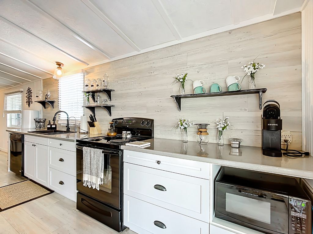 1229 Arizona Avenue, Frostproof, Florida 33843, 2 Bedrooms Bedrooms, ,2 BathroomsBathrooms,55-Plus Mobile Home,For Sale,Arizona Avenue,4124