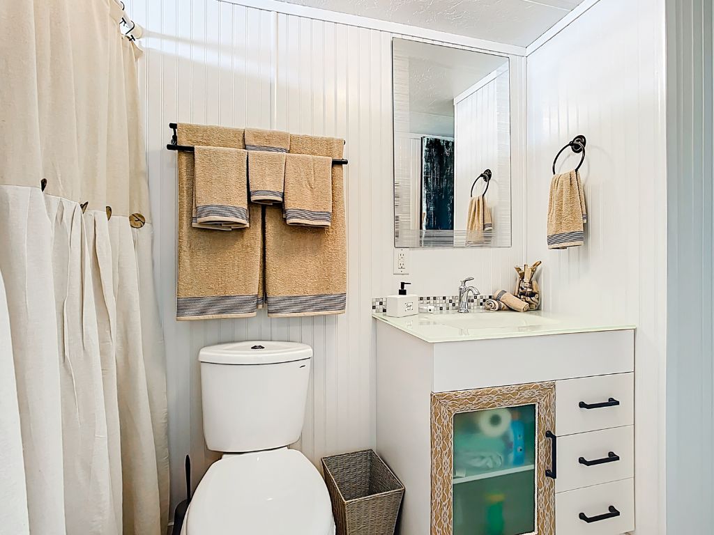 1229 Arizona Avenue, Frostproof, Florida 33843, 2 Bedrooms Bedrooms, ,2 BathroomsBathrooms,55-Plus Mobile Home,For Sale,Arizona Avenue,4124