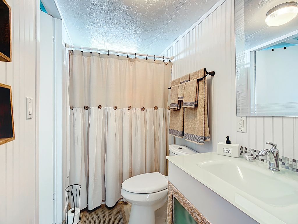 1229 Arizona Avenue, Frostproof, Florida 33843, 2 Bedrooms Bedrooms, ,2 BathroomsBathrooms,55-Plus Mobile Home,For Sale,Arizona Avenue,4124