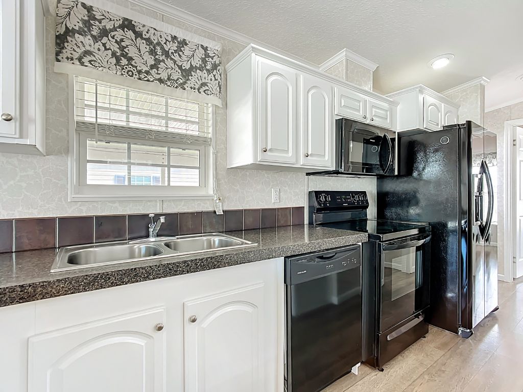 1719 Kentucky Avenue, Frostproof, Florida 33843, 1 Bedroom Bedrooms, ,1 BathroomBathrooms,55-Plus Mobile Home,For Sale,Kentucky Avenue,4125