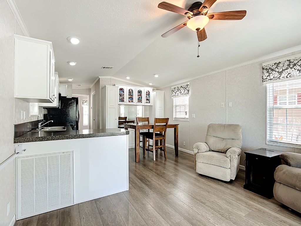 1719 Kentucky Avenue, Frostproof, Florida 33843, 1 Bedroom Bedrooms, ,1 BathroomBathrooms,55-Plus Mobile Home,For Sale,Kentucky Avenue,4125