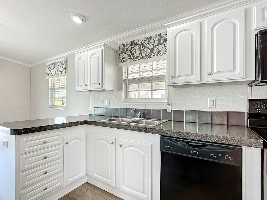 1719 Kentucky Avenue, Frostproof, Florida 33843, 1 Bedroom Bedrooms, ,1 BathroomBathrooms,55-Plus Mobile Home,For Sale,Kentucky Avenue,4125