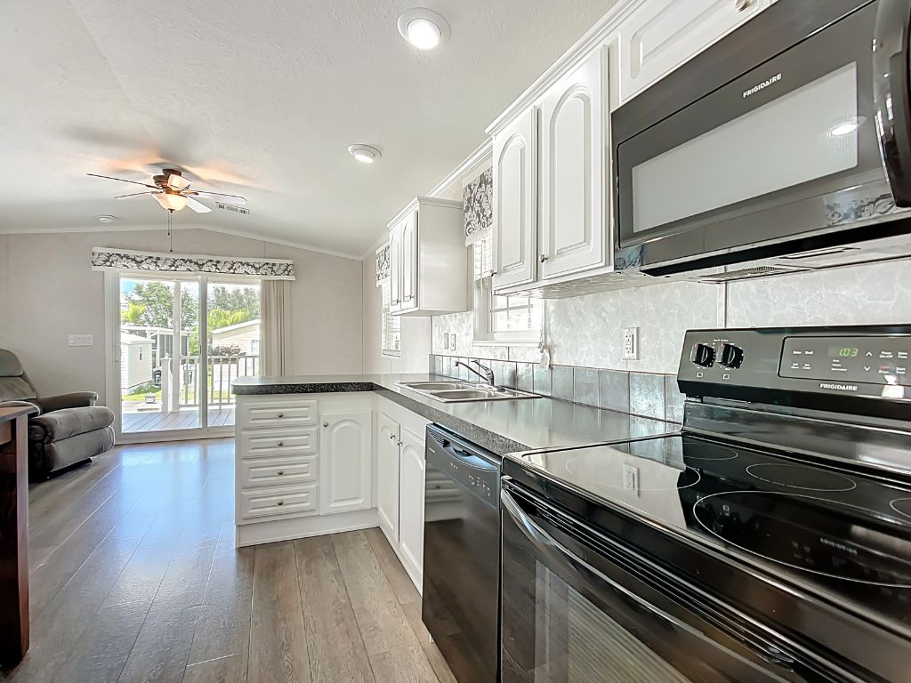 1719 Kentucky Avenue, Frostproof, Florida 33843, 1 Bedroom Bedrooms, ,1 BathroomBathrooms,55-Plus Mobile Home,For Sale,Kentucky Avenue,4125