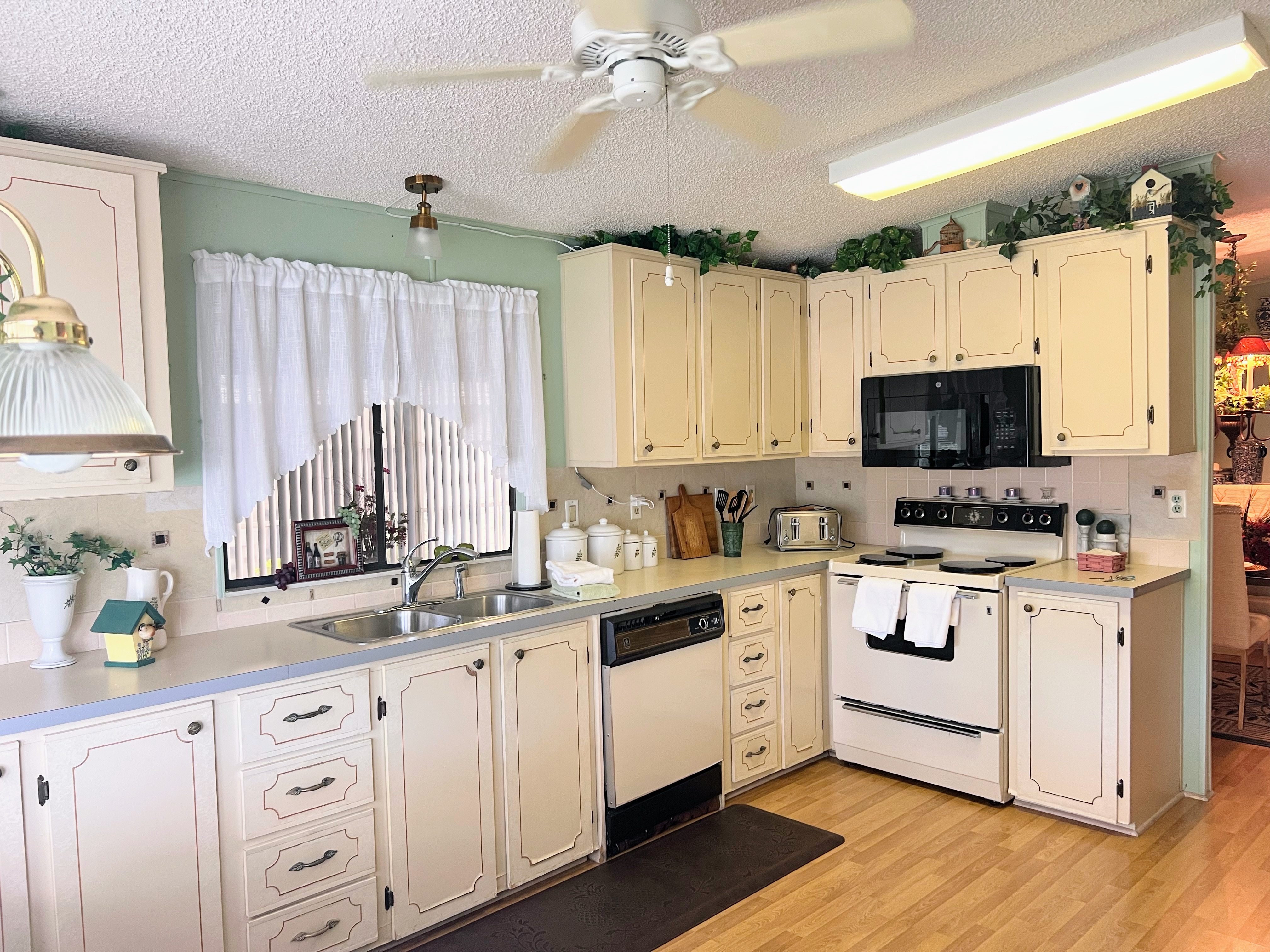 5653 Scarborough Lane, Sarasota, Florida 34241, 2 Bedrooms Bedrooms, ,2 BathroomsBathrooms,55-Plus Mobile Home,For Sale,Scarborough Lane,4142