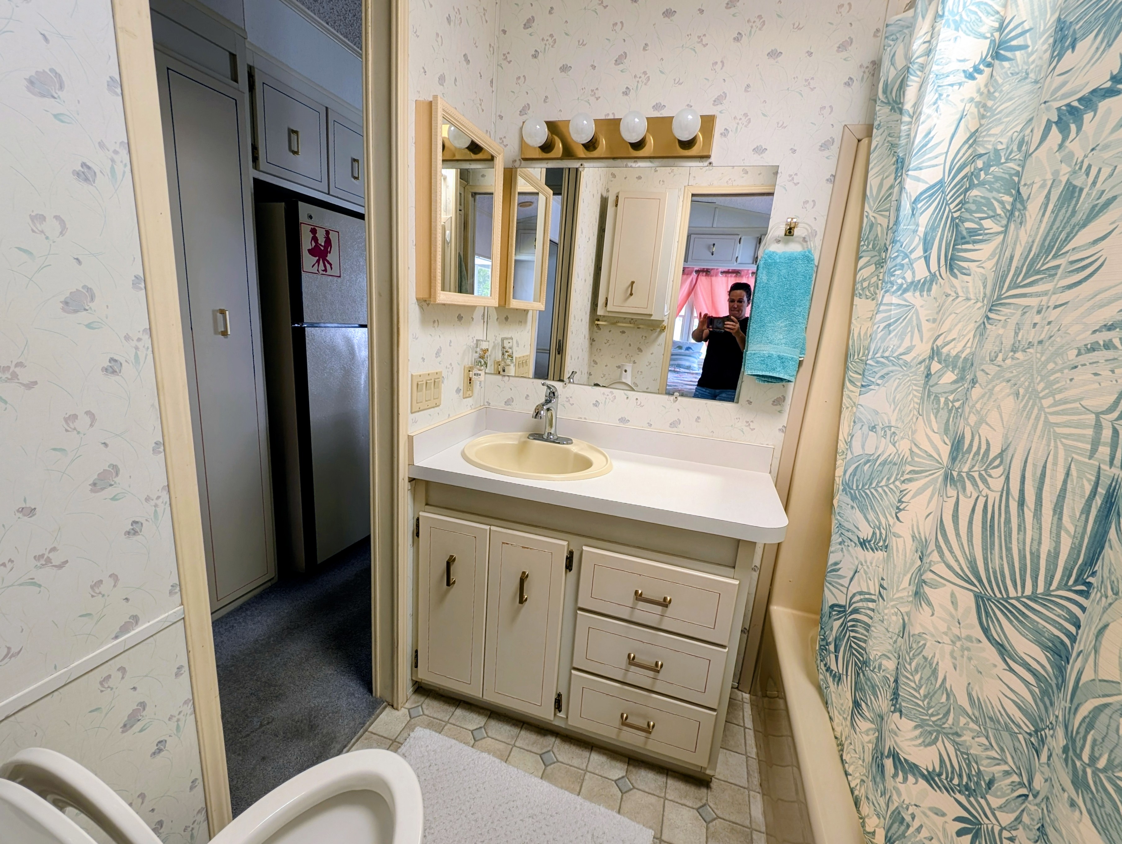 3857 Honolulu Drive, Ruskin, Florida 33570, 1 Bedroom Bedrooms, ,1 BathroomBathrooms,All - Age Mobile Home,For Sale,Honolulu Drive,4153