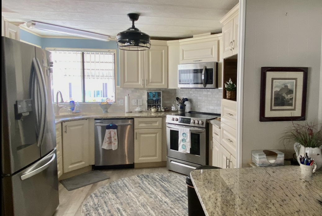 100 Hampton Road, Lot 10, Clearwater, Florida 33759, 2 Bedrooms Bedrooms, ,2 BathroomsBathrooms,55-Plus Mobile Home,For Sale,Hampton Road, Lot 10,4192