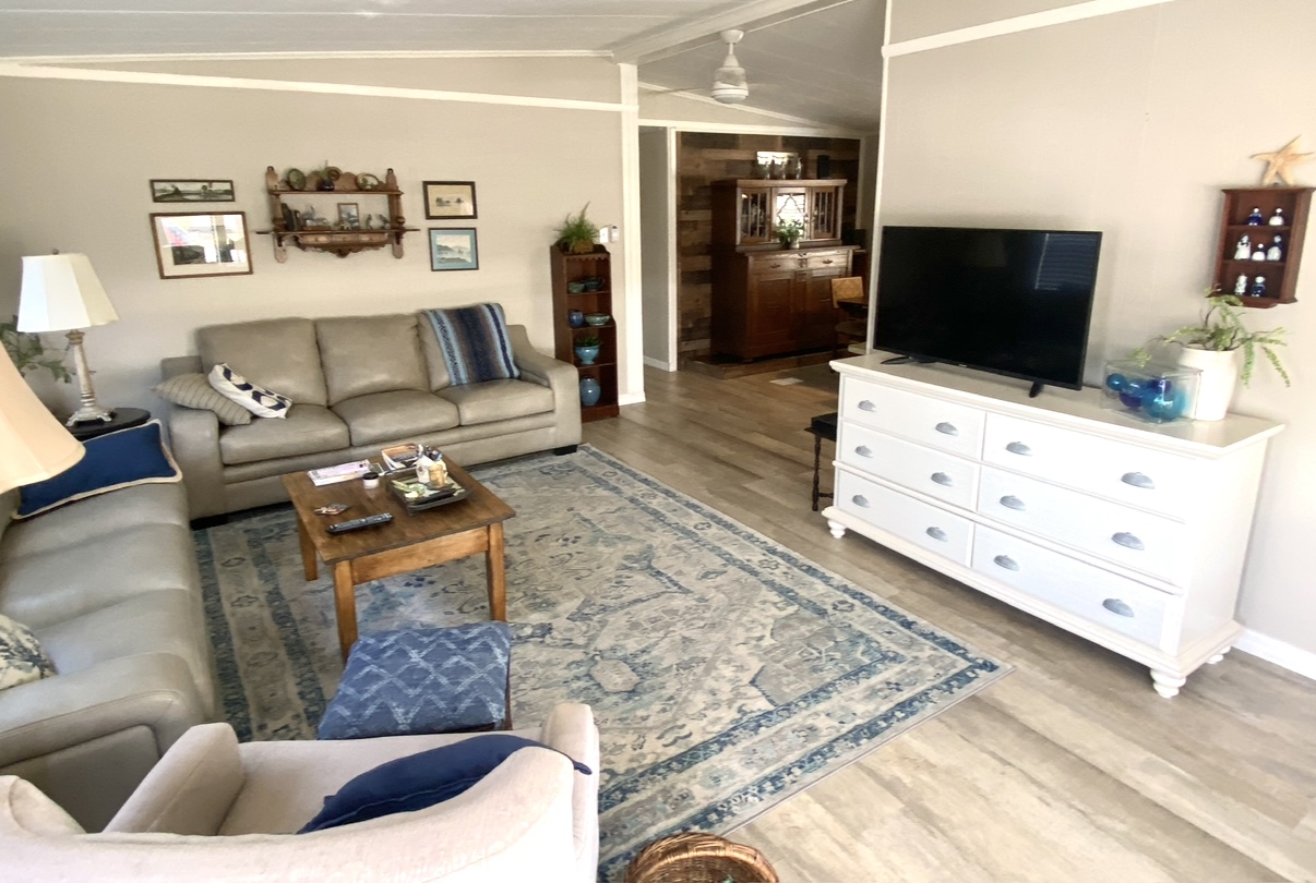 100 Hampton Road, Lot 10, Clearwater, Florida 33759, 2 Bedrooms Bedrooms, ,2 BathroomsBathrooms,55-Plus Mobile Home,For Sale,Hampton Road, Lot 10,4192