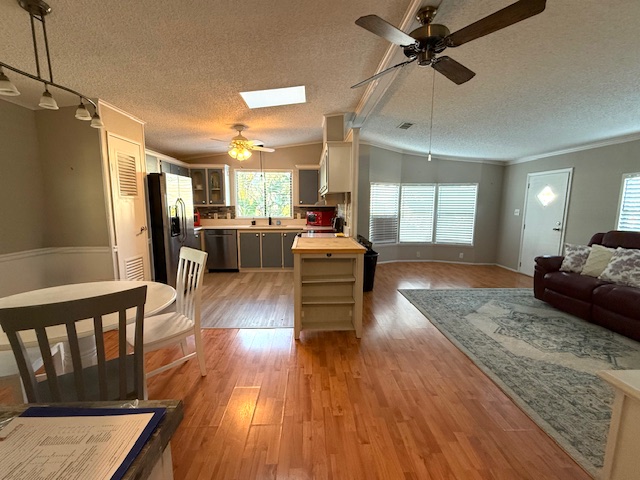 100 Hampton Road, Lot 230, Clearwater, Florida 33759, 2 Bedrooms Bedrooms, ,2 BathroomsBathrooms,55-Plus Mobile Home,For Sale,Hampton Road, Lot 230,4197