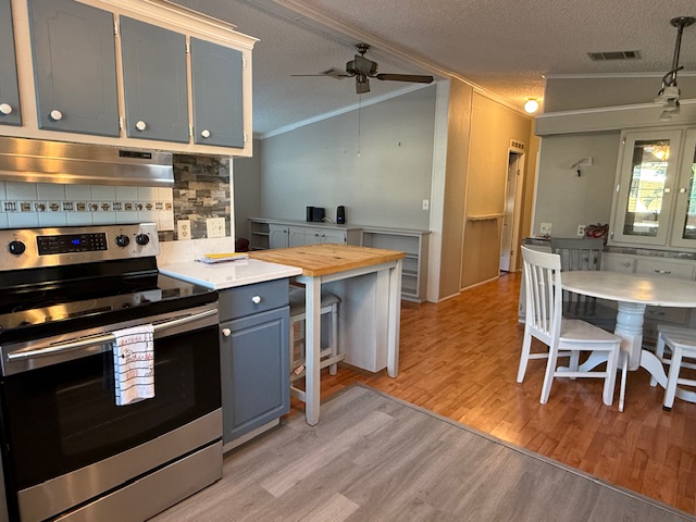 100 Hampton Road, Lot 230, Clearwater, Florida 33759, 2 Bedrooms Bedrooms, ,2 BathroomsBathrooms,55-Plus Mobile Home,For Sale,Hampton Road, Lot 230,4197