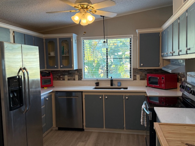 100 Hampton Road, Lot 230, Clearwater, Florida 33759, 2 Bedrooms Bedrooms, ,2 BathroomsBathrooms,55-Plus Mobile Home,For Sale,Hampton Road, Lot 230,4197