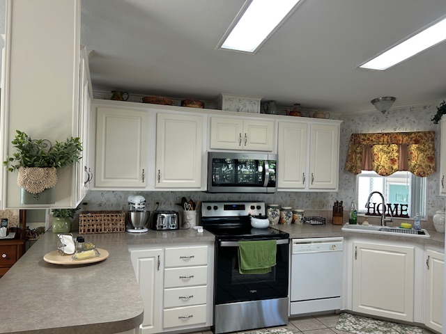 3437 Stephanie Lane, Ellenton, Florida 34222, 2 Bedrooms Bedrooms, ,2 BathroomsBathrooms,55-Plus Mobile Home,For Sale,Stephanie Lane,4198