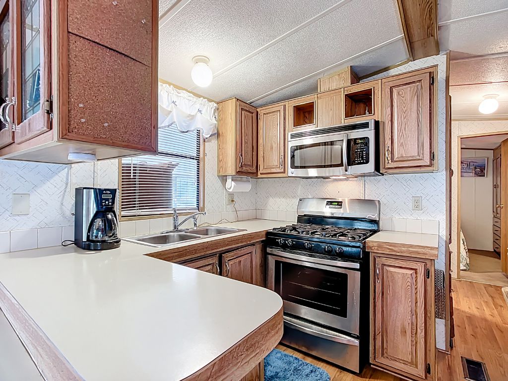1615 Pennsylvania Ct, Frostproof, Florida 33843, 1 Bedroom Bedrooms, ,1 BathroomBathrooms,55-Plus Mobile Home,For Sale,Pennsylvania Ct,4215