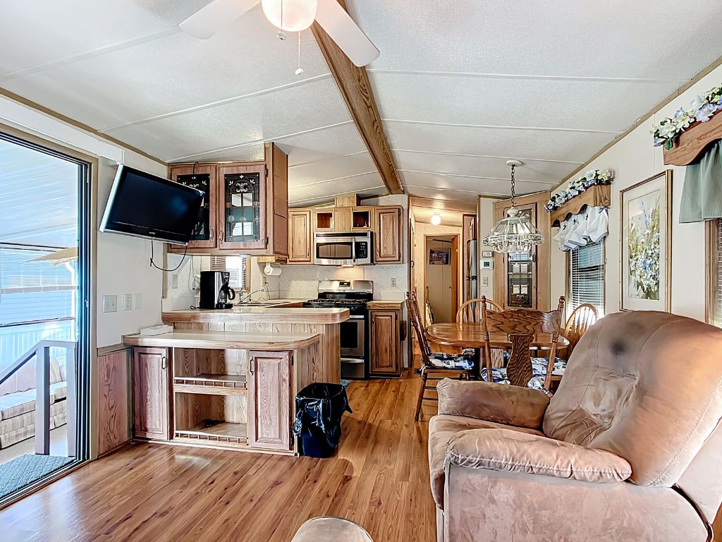 1615 Pennsylvania Ct, Frostproof, Florida 33843, 1 Bedroom Bedrooms, ,1 BathroomBathrooms,55-Plus Mobile Home,For Sale,Pennsylvania Ct,4215