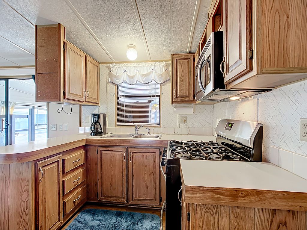 1615 Pennsylvania Ct, Frostproof, Florida 33843, 1 Bedroom Bedrooms, ,1 BathroomBathrooms,55-Plus Mobile Home,For Sale,Pennsylvania Ct,4215