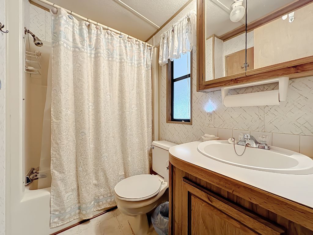 1615 Pennsylvania Ct, Frostproof, Florida 33843, 1 Bedroom Bedrooms, ,1 BathroomBathrooms,55-Plus Mobile Home,For Sale,Pennsylvania Ct,4215