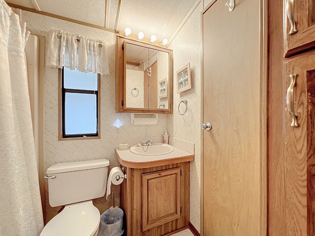 1615 Pennsylvania Ct, Frostproof, Florida 33843, 1 Bedroom Bedrooms, ,1 BathroomBathrooms,55-Plus Mobile Home,For Sale,Pennsylvania Ct,4215