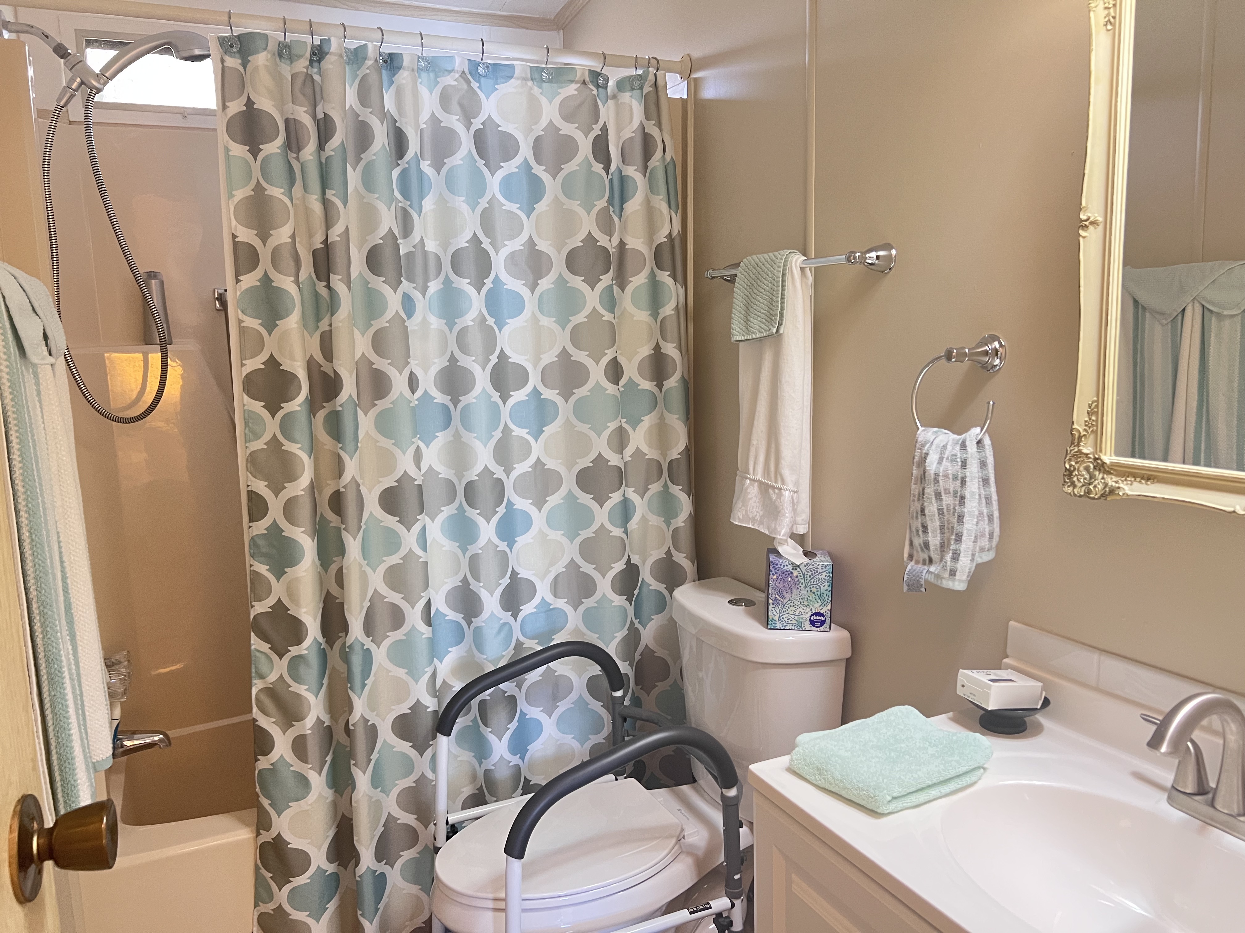 5654 Scarborough Lane, Lot 64, Sarasota, Florida 34241, 2 Bedrooms Bedrooms, ,2 BathroomsBathrooms,55-Plus Mobile Home,For Sale,Scarborough Lane, Lot 64,4216