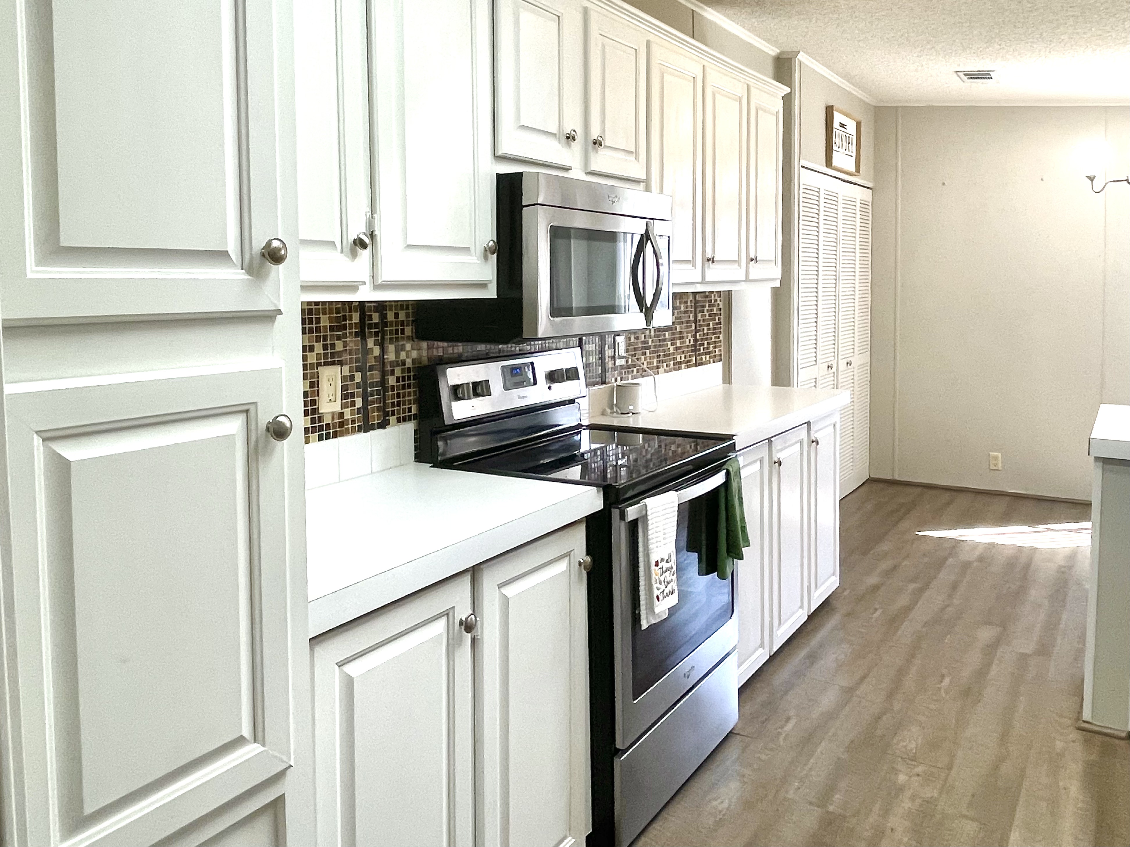 8704 27th Avenue East, Palmetto, Florida 34221, 3 Bedrooms Bedrooms, ,2 BathroomsBathrooms,55-Plus Mobile Home,For Sale,27th Avenue East,4219