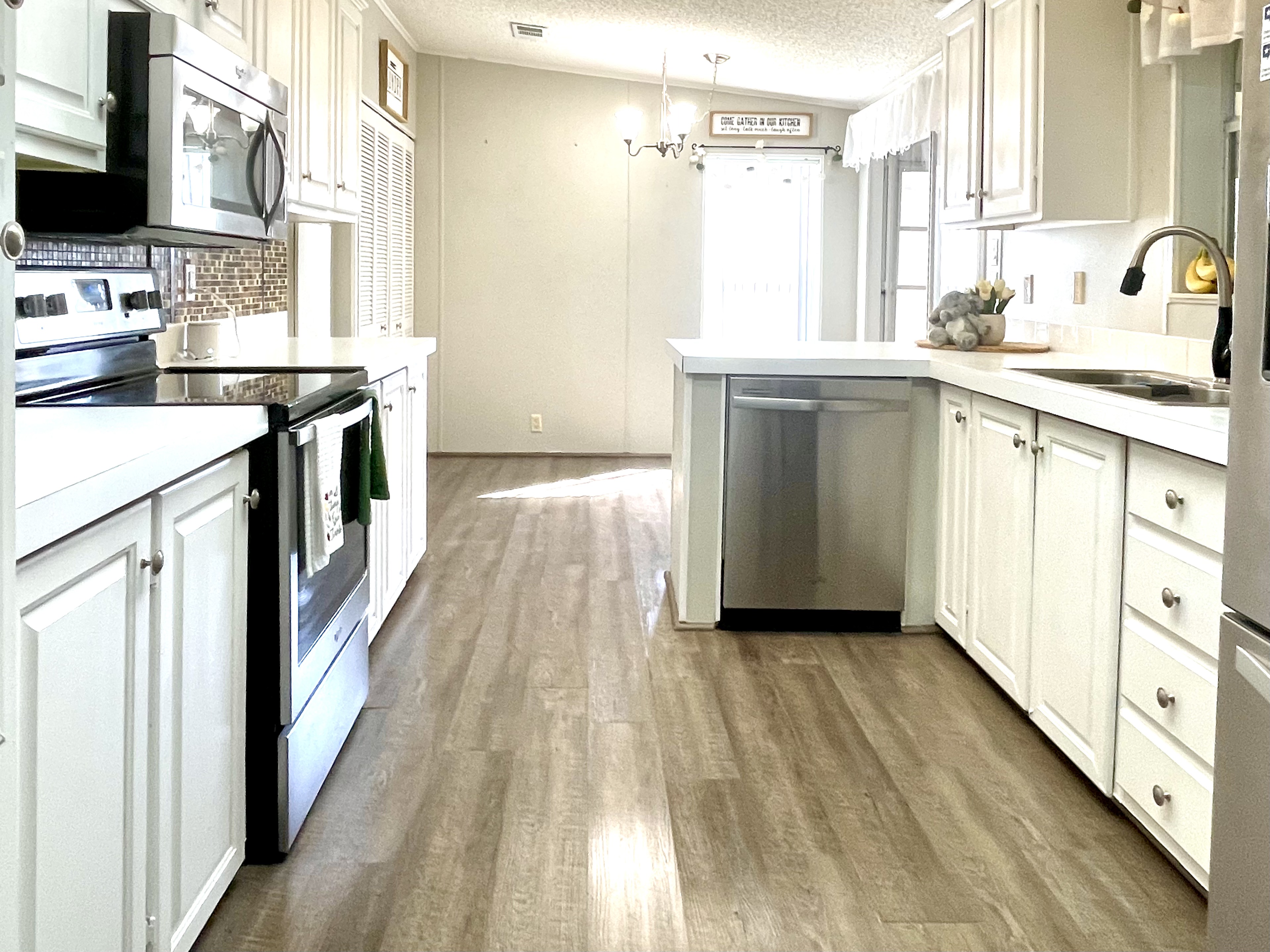 8704 27th Avenue East, Palmetto, Florida 34221, 3 Bedrooms Bedrooms, ,2 BathroomsBathrooms,55-Plus Mobile Home,For Sale,27th Avenue East,4219