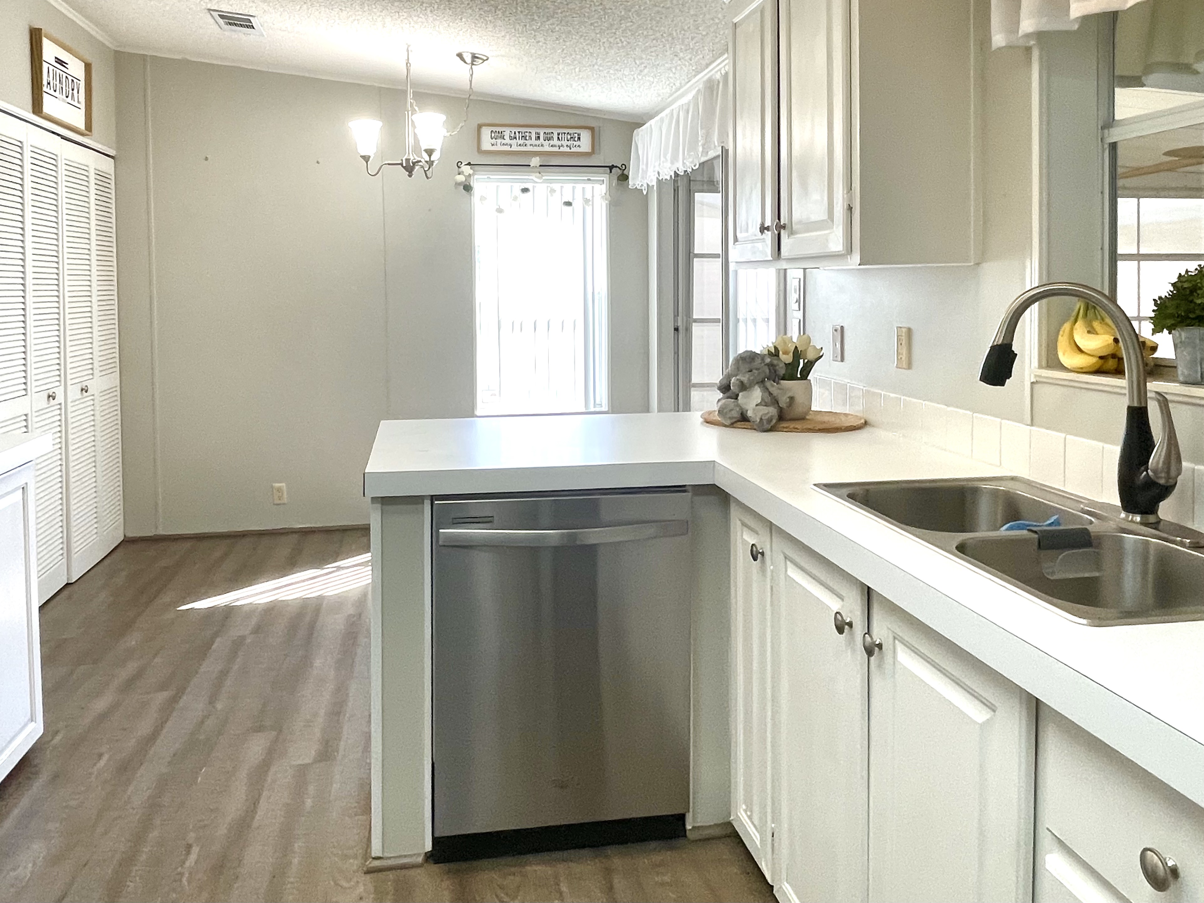 8704 27th Avenue East, Palmetto, Florida 34221, 3 Bedrooms Bedrooms, ,2 BathroomsBathrooms,55-Plus Mobile Home,For Sale,27th Avenue East,4219