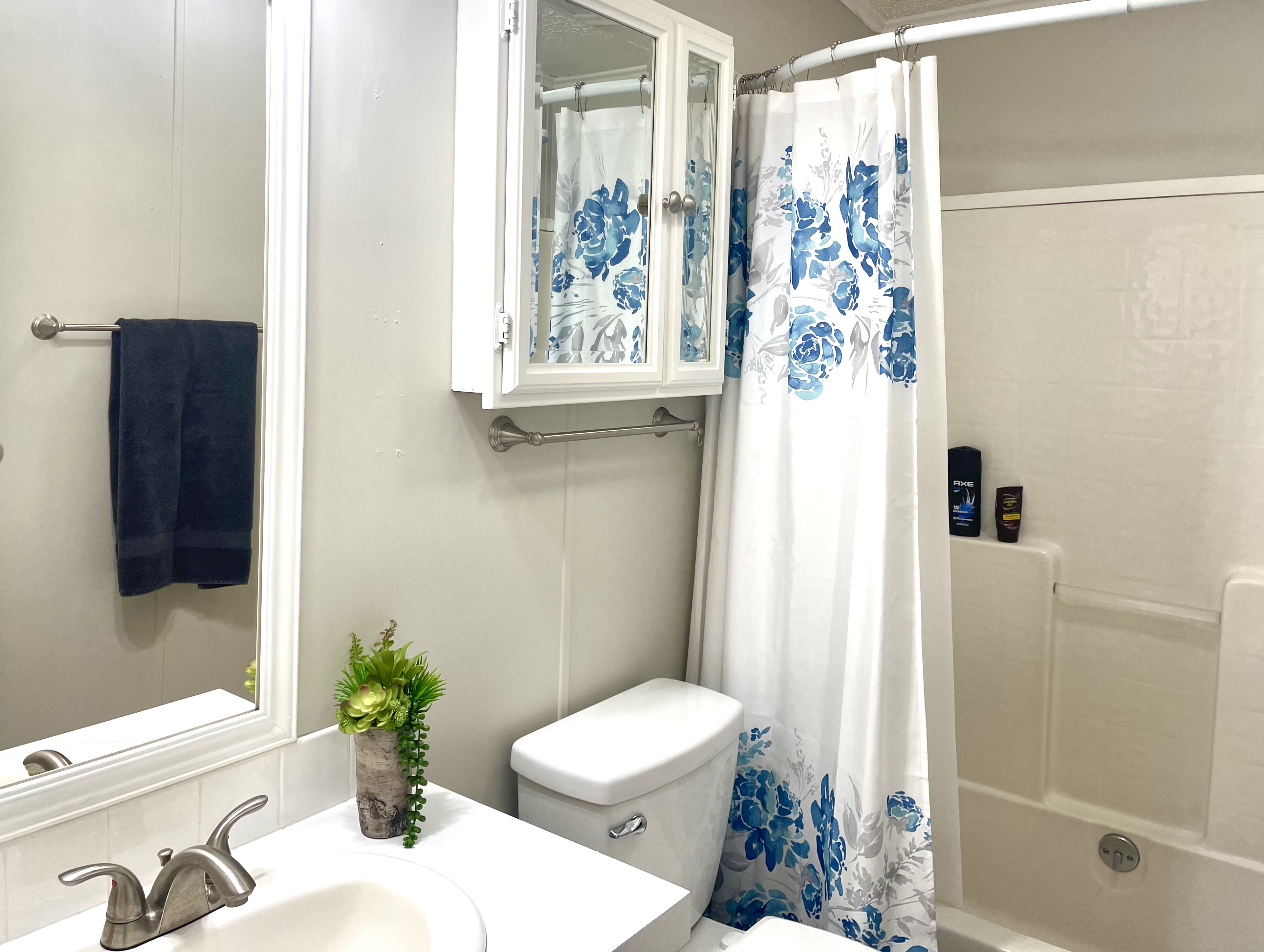 8704 27th Avenue East, Palmetto, Florida 34221, 3 Bedrooms Bedrooms, ,2 BathroomsBathrooms,55-Plus Mobile Home,For Sale,27th Avenue East,4219