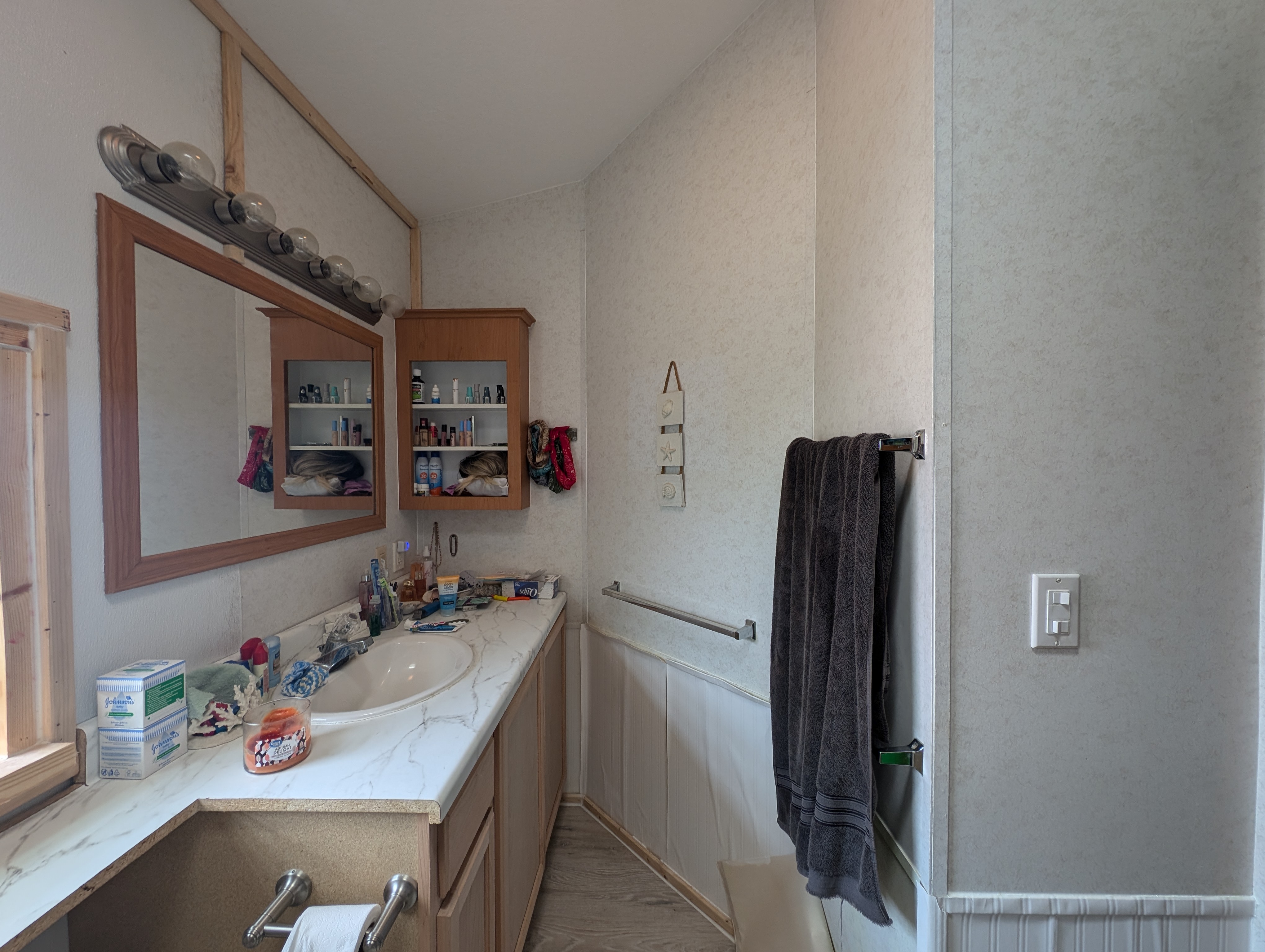 215 White Squirrel Circle, Ruskin, Florida 33570, 2 Bedrooms Bedrooms, ,1 BathroomBathrooms,All - Age Mobile Home,For Sale,White Squirrel Circle,4226