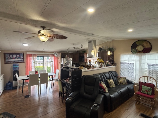 2419 Gulf to Bay Blvd, Lot 102, Clearwater, Florida 33765, 2 Bedrooms Bedrooms, ,2 BathroomsBathrooms,55-Plus Mobile Home,For Sale,Gulf to Bay Blvd, Lot 102,4247