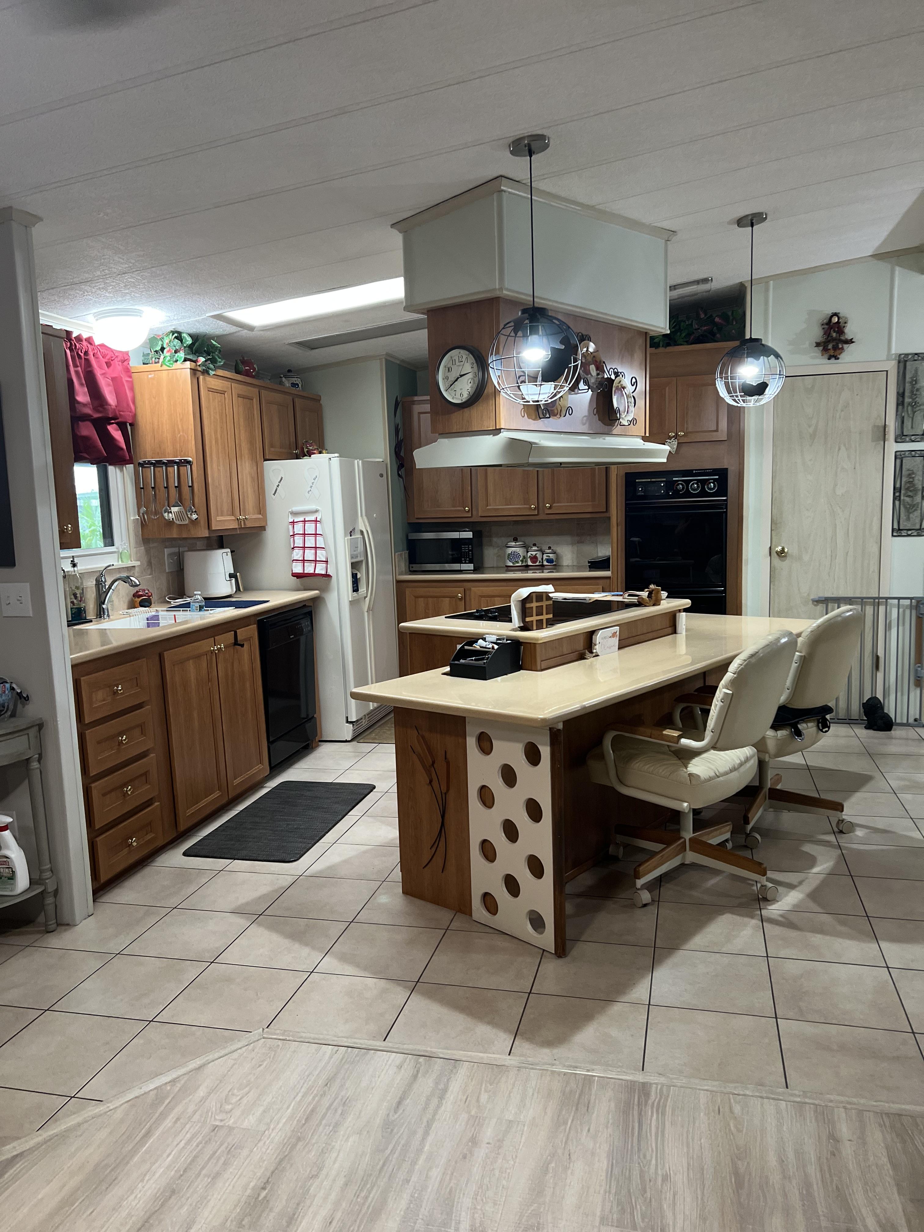 5700 Bayshore Rd, Lot 274, Palmetto, Florida 34221, 2 Bedrooms Bedrooms, ,2 BathroomsBathrooms,55-Plus Mobile Home,For Sale,Bayshore Rd, Lot 274,4248