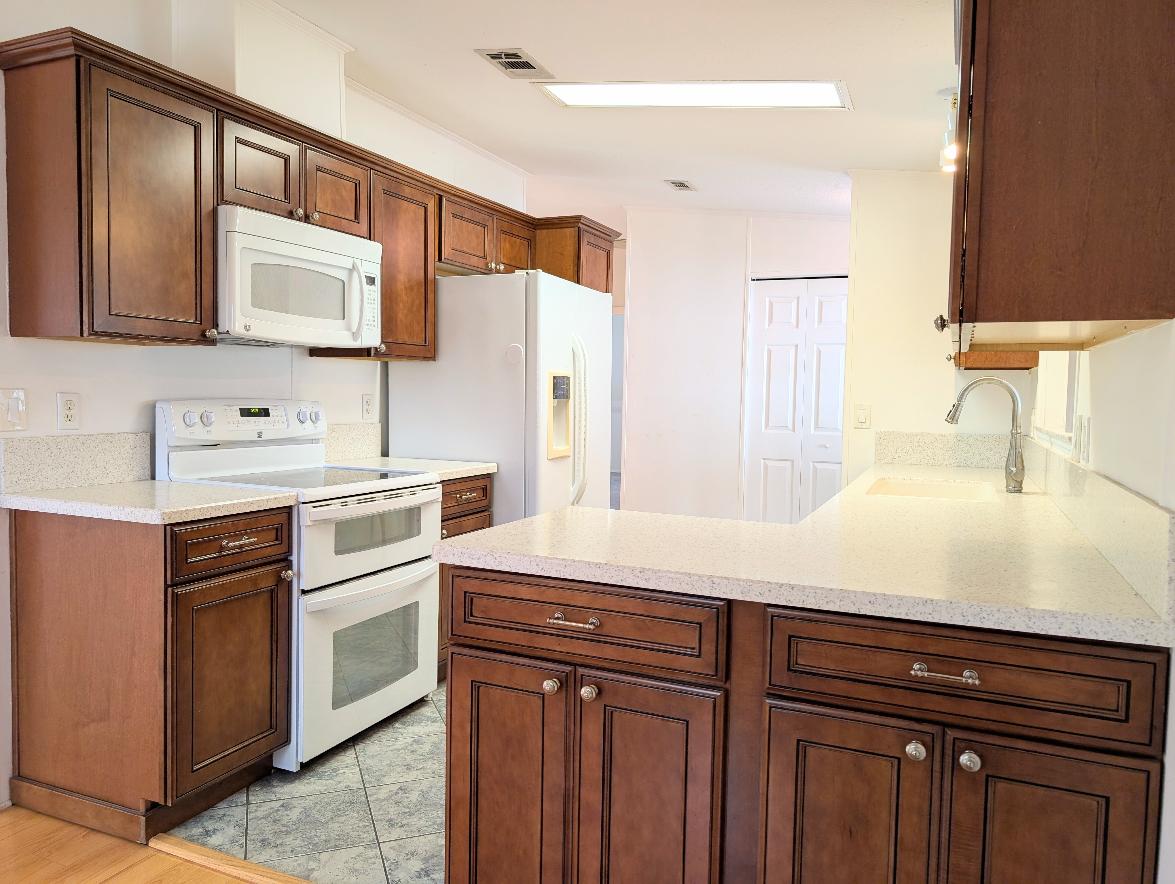 136 Begonia Terrace, Parrish, Florida 34219, 2 Bedrooms Bedrooms, ,2 BathroomsBathrooms,55-Plus Mobile Home,For Sale,Begonia Terrace,4254