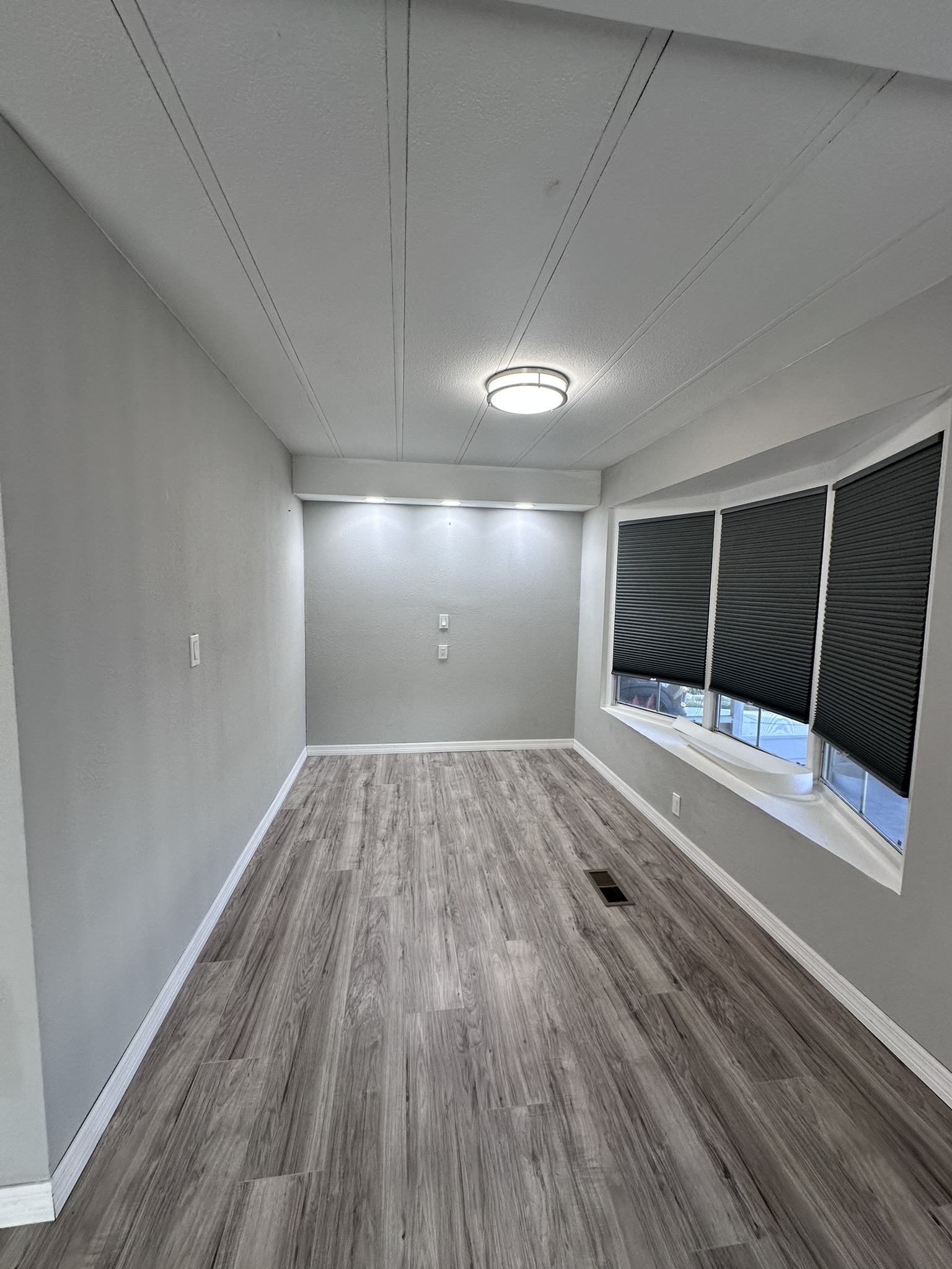 6011 Madeira Avenue, New Port Richey, Florida 34653, 2 Bedrooms Bedrooms, ,2 BathroomsBathrooms,55-Plus Mobile Home,For Sale,Madeira Avenue,4282