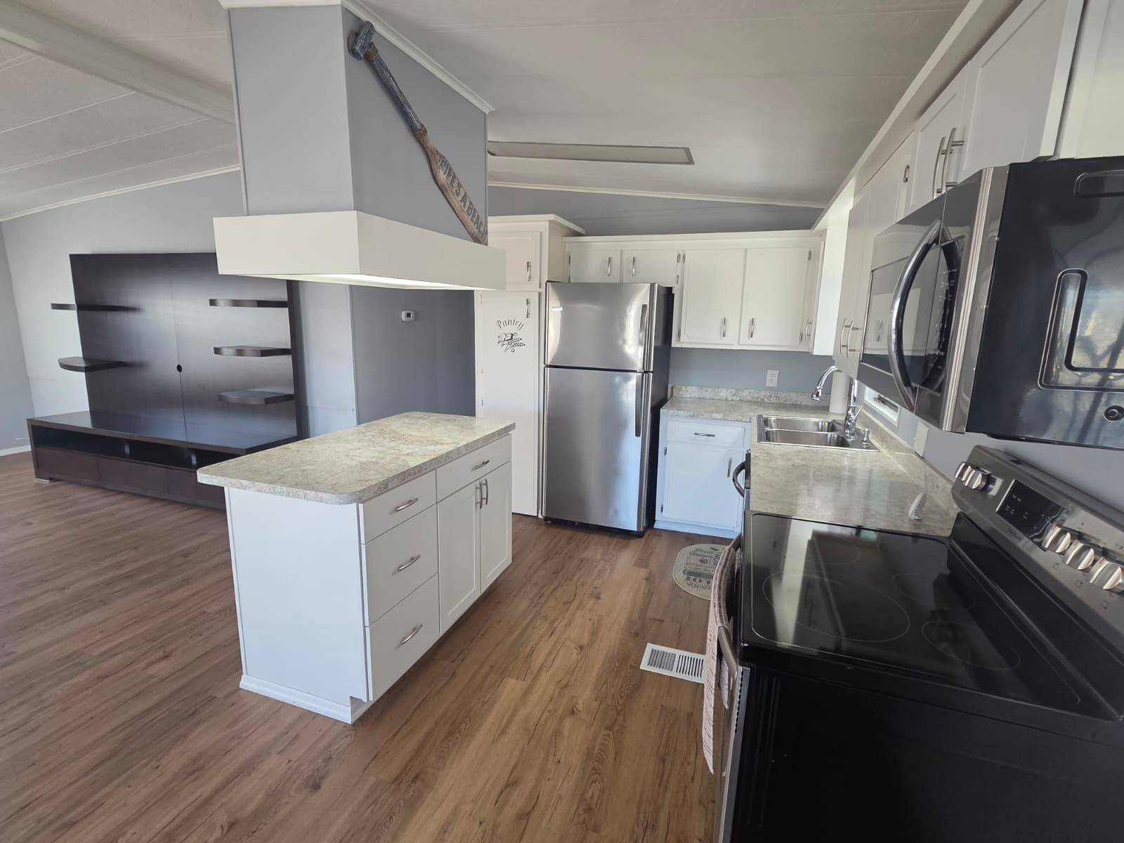 5200 28th St N, Lot 637, St Petersburg, Florida 33714, 2 Bedrooms Bedrooms, ,2 BathroomsBathrooms,55-Plus Mobile Home,For Sale,28th St N, Lot 637,4286