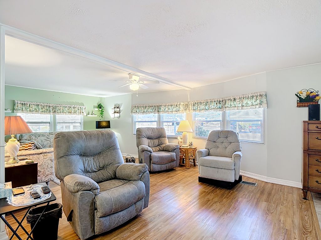 1305 Arizona Avenue, Frostproof, Florida 33843, 2 Bedrooms Bedrooms, ,2 BathroomsBathrooms,55-Plus Mobile Home,For Sale,Arizona Avenue,4289