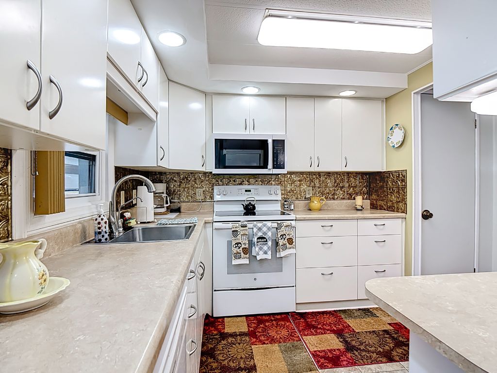 1305 Arizona Avenue, Frostproof, Florida 33843, 2 Bedrooms Bedrooms, ,2 BathroomsBathrooms,55-Plus Mobile Home,For Sale,Arizona Avenue,4289