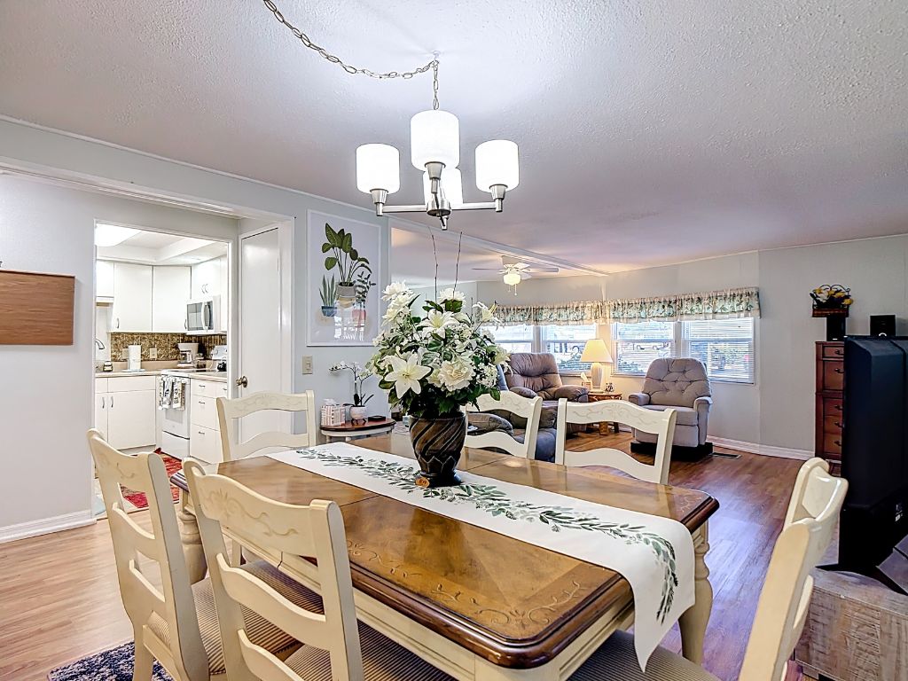 1305 Arizona Avenue, Frostproof, Florida 33843, 2 Bedrooms Bedrooms, ,2 BathroomsBathrooms,55-Plus Mobile Home,For Sale,Arizona Avenue,4289