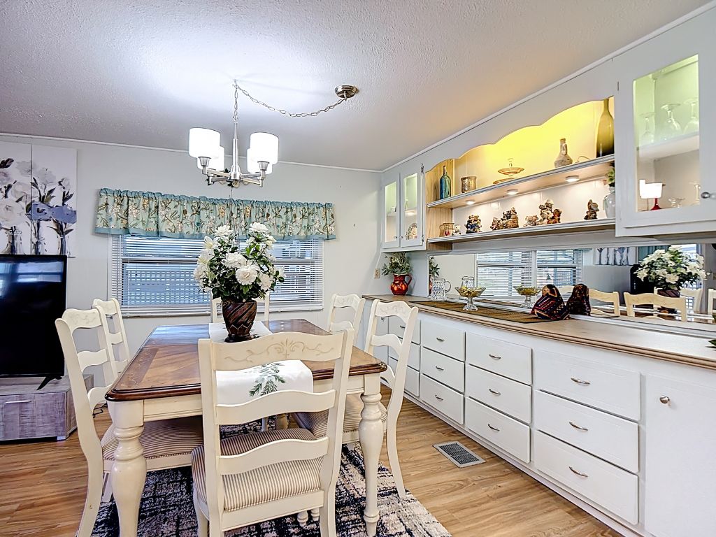 1305 Arizona Avenue, Frostproof, Florida 33843, 2 Bedrooms Bedrooms, ,2 BathroomsBathrooms,55-Plus Mobile Home,For Sale,Arizona Avenue,4289