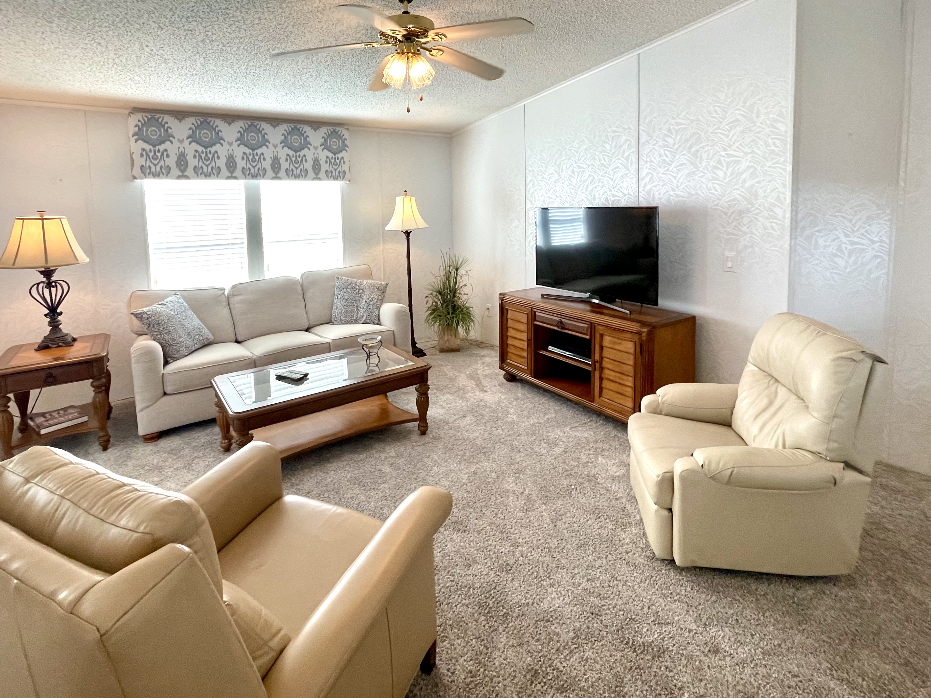 8607 27th Avenue E, Palmetto, Florida 34221, 2 Bedrooms Bedrooms, ,2 BathroomsBathrooms,55-Plus Mobile Home,For Sale,27th Avenue E,4290